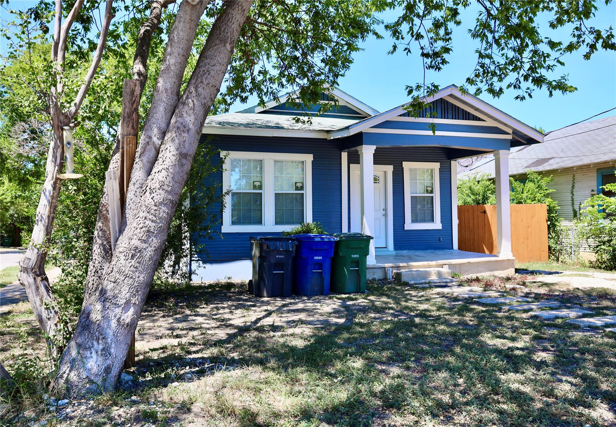 2323 Salinas ST — photo 3