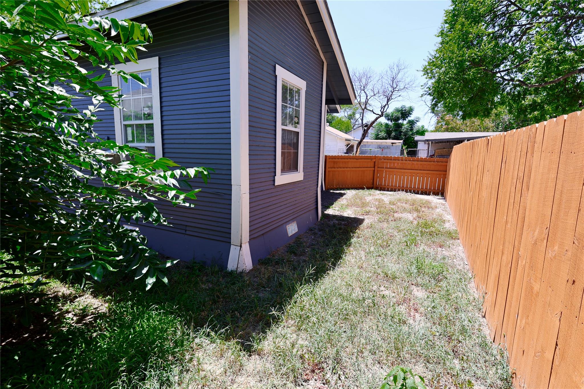 2323 Salinas ST — photo 4