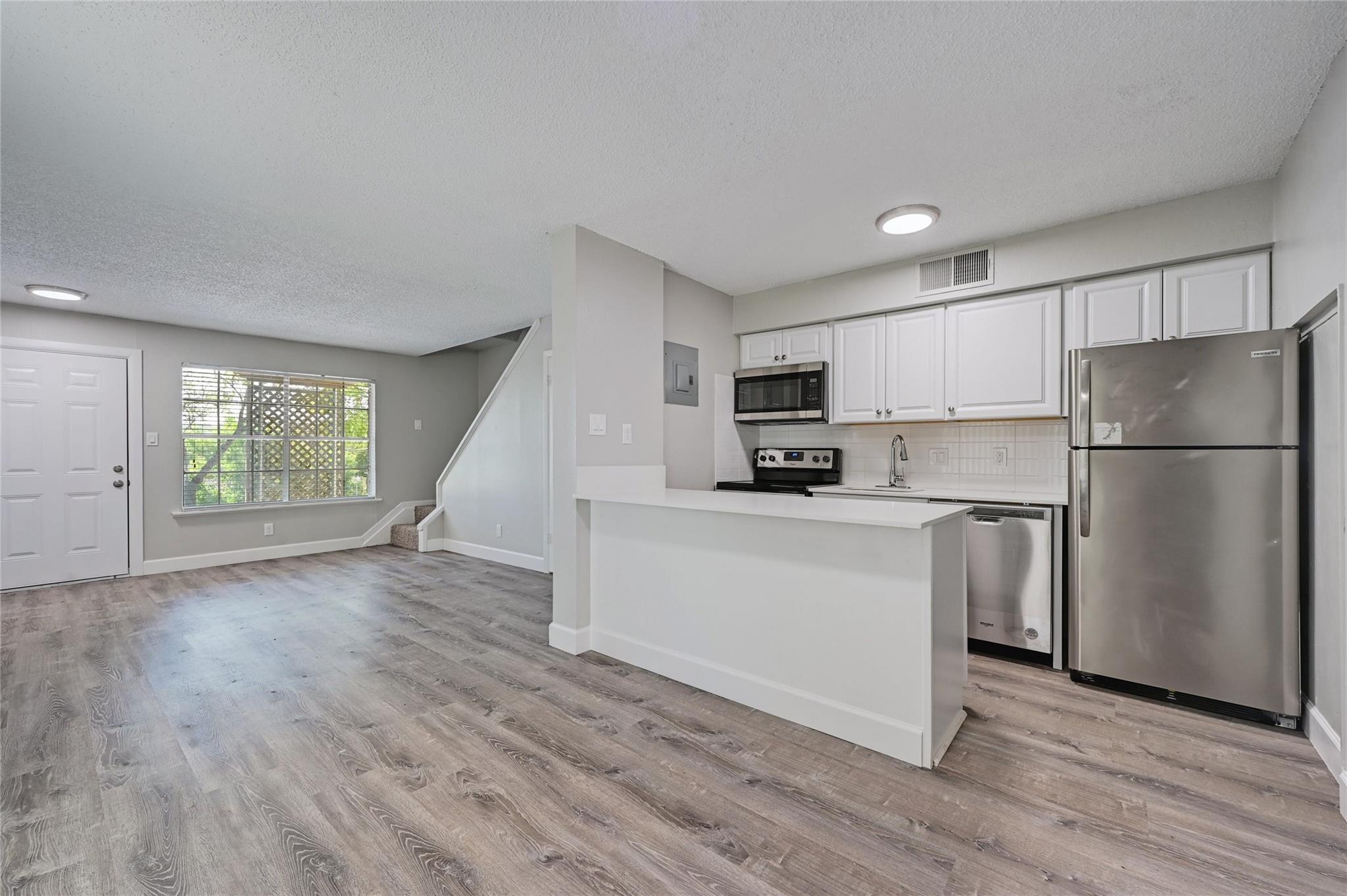 1200 Banister LN ##4 — photo 4