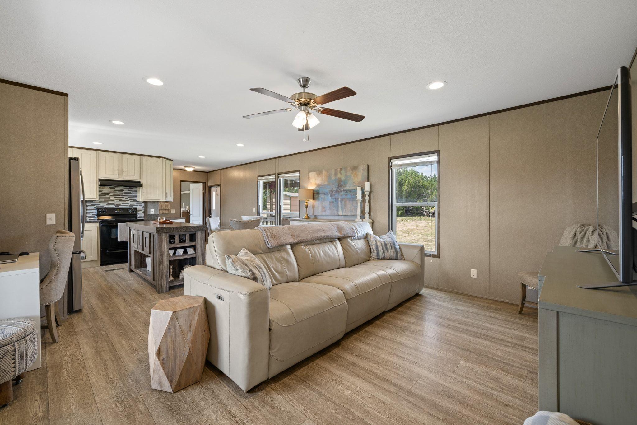 17787 Fm 963 — photo 4