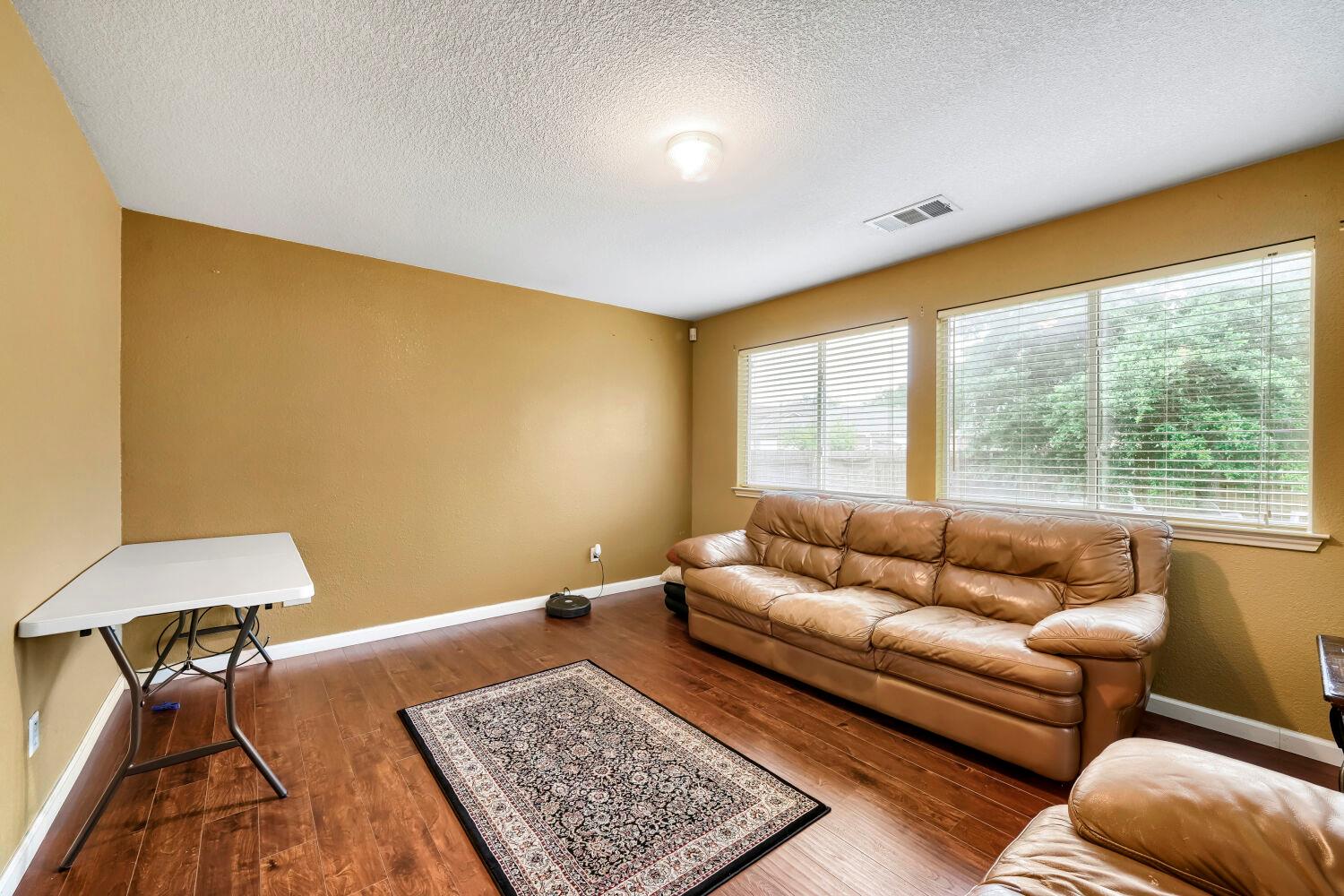 1017 Coronation WAY — photo 4