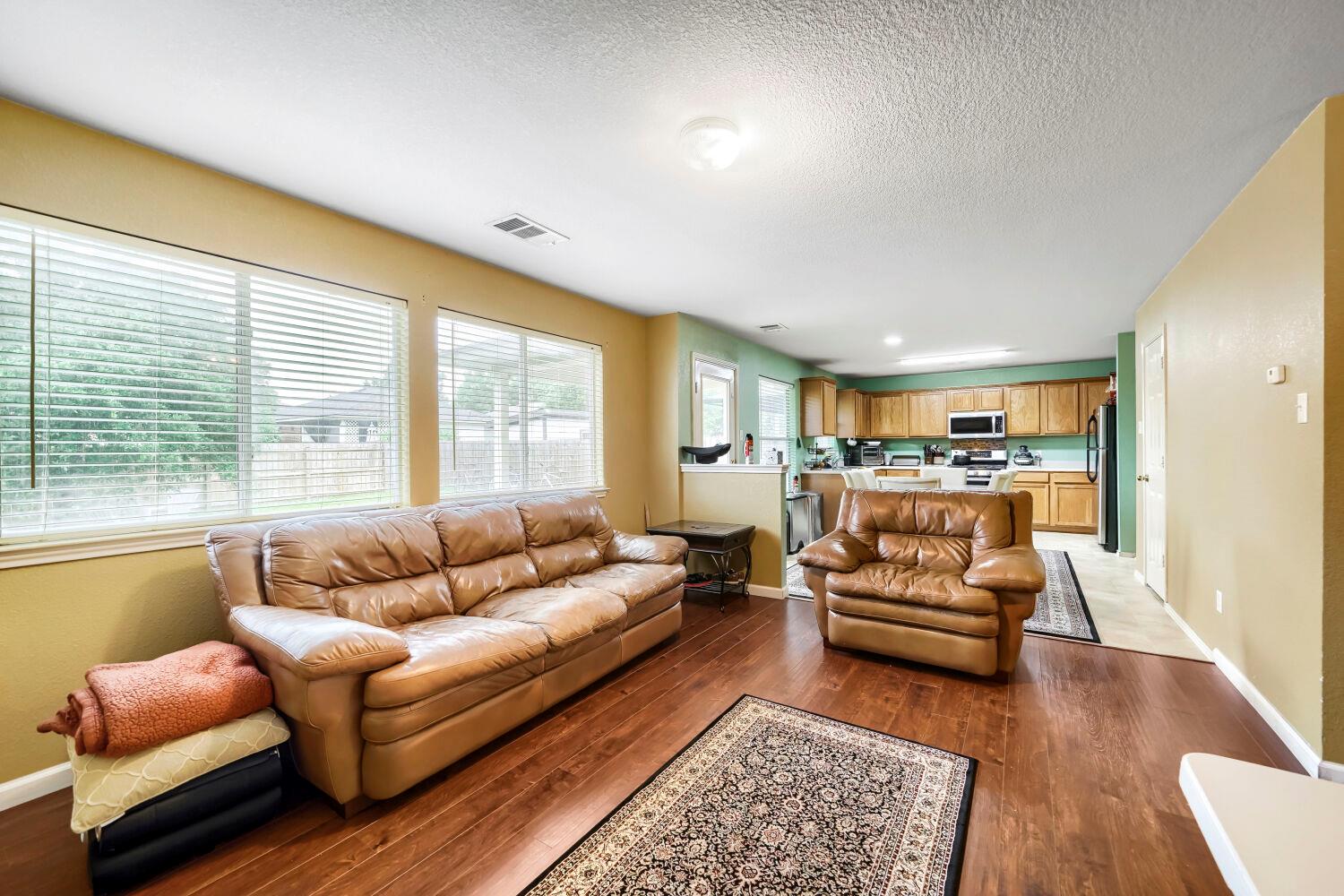 1017 Coronation WAY — photo 5