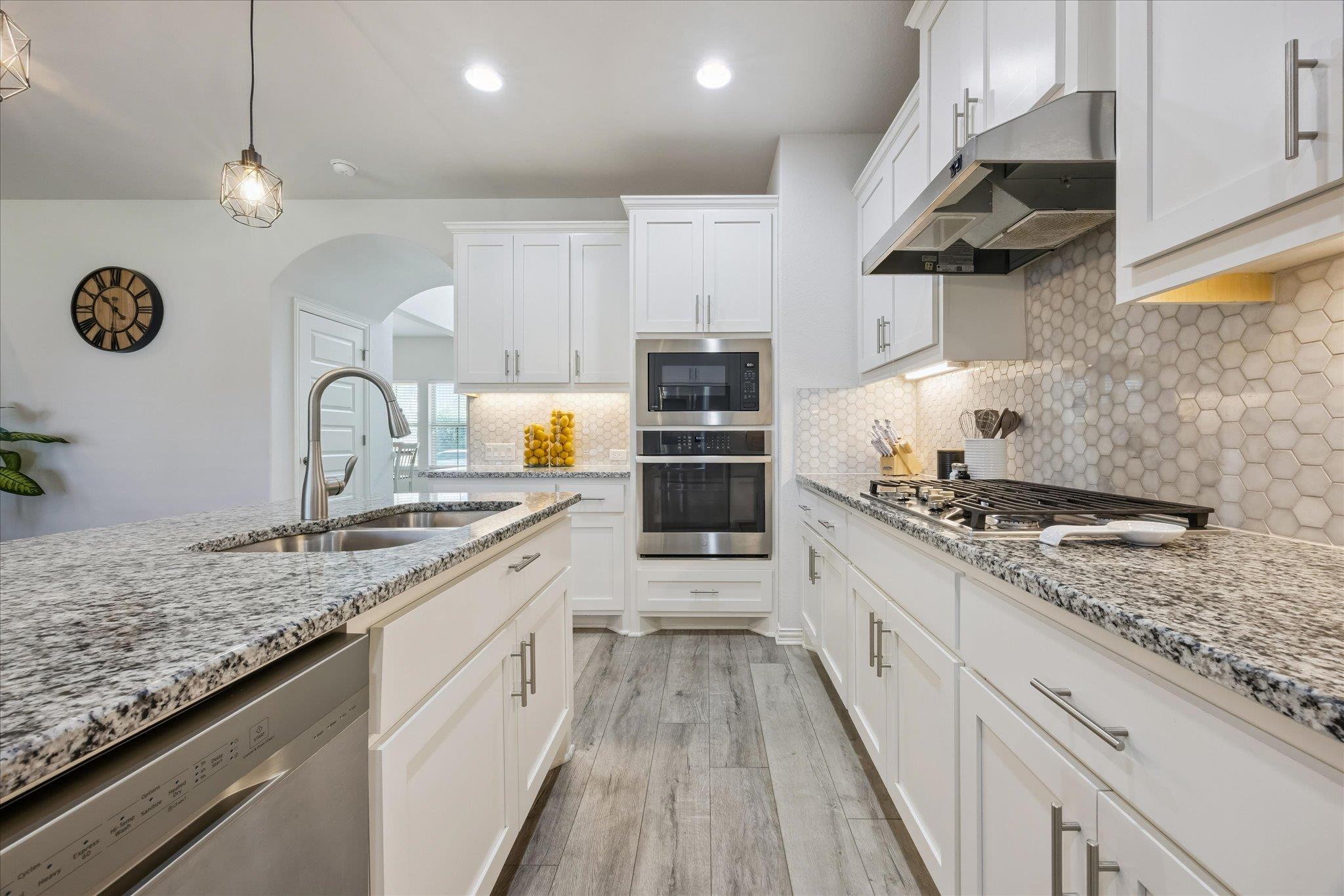 8720 Mina DR — photo 3