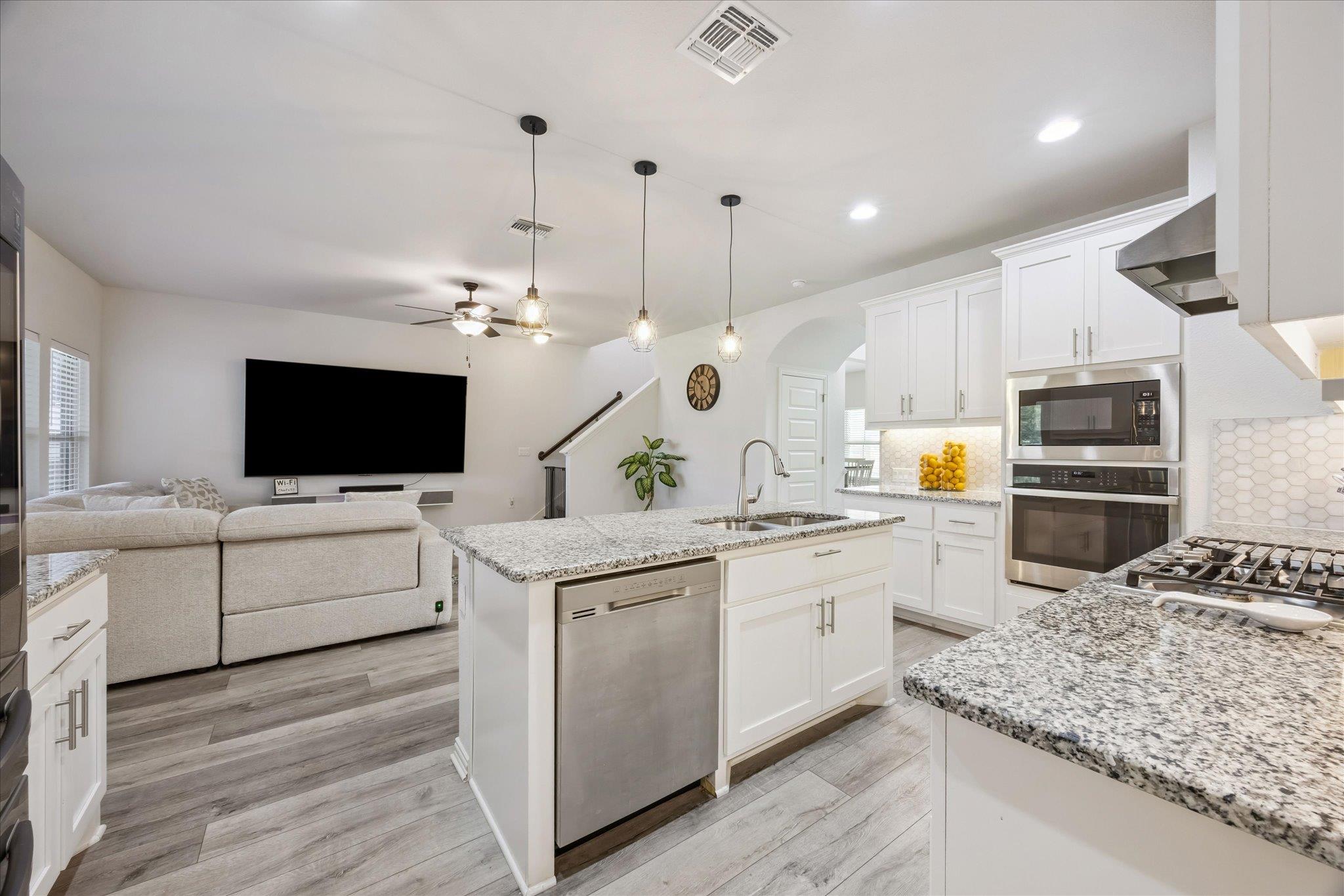 8720 Mina DR — photo 4