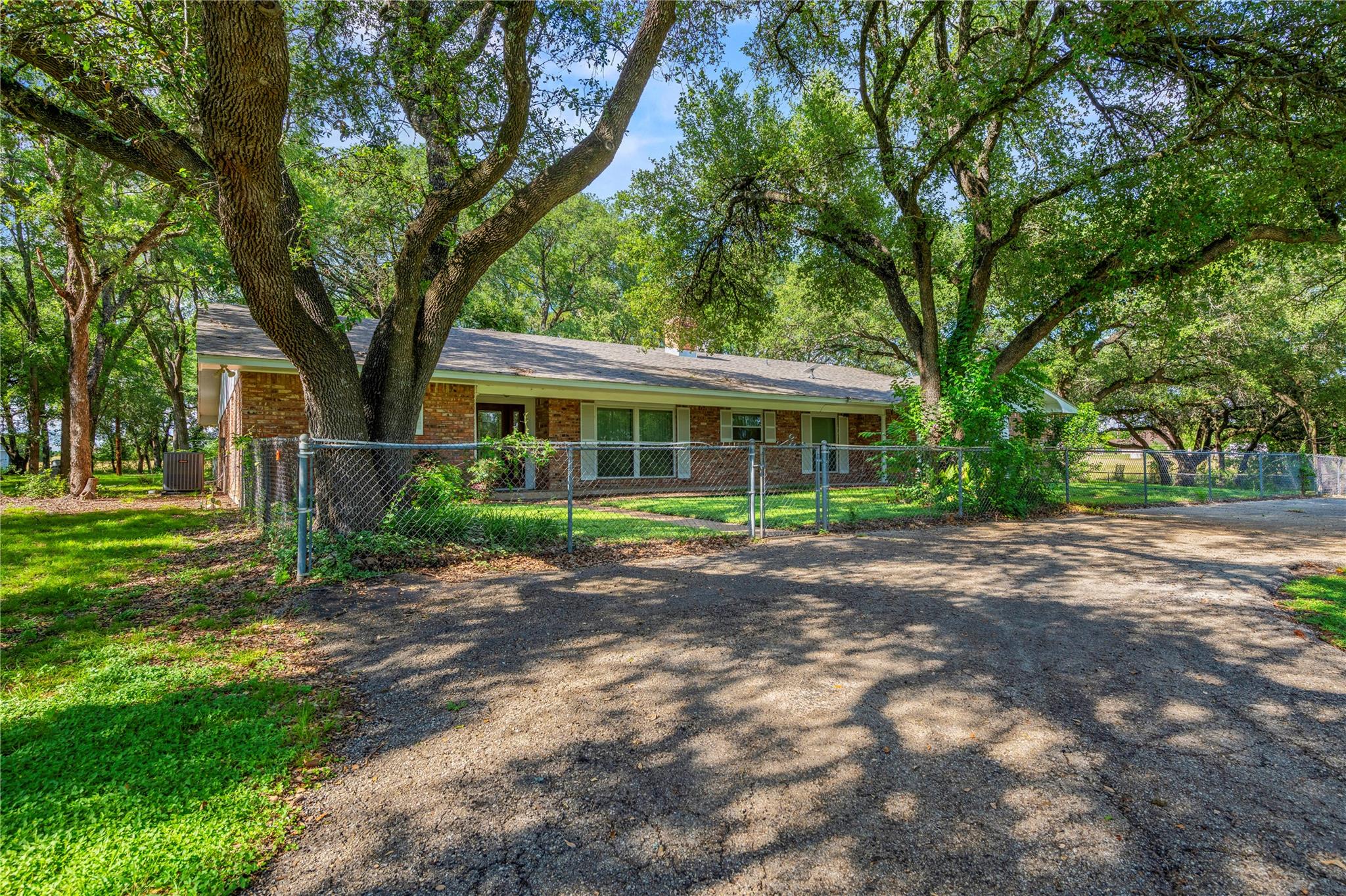 700 Shanklin RD — photo 4