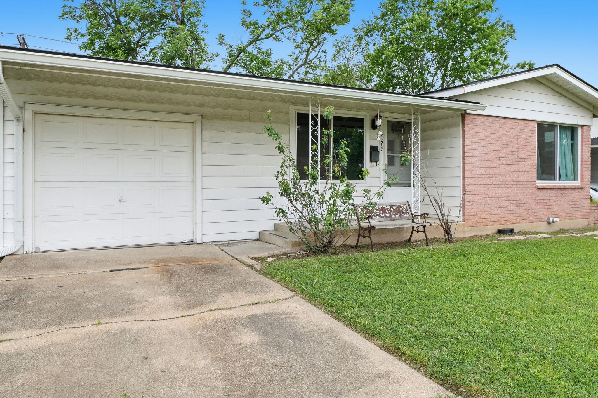 8207 Lazy LN — photo 3