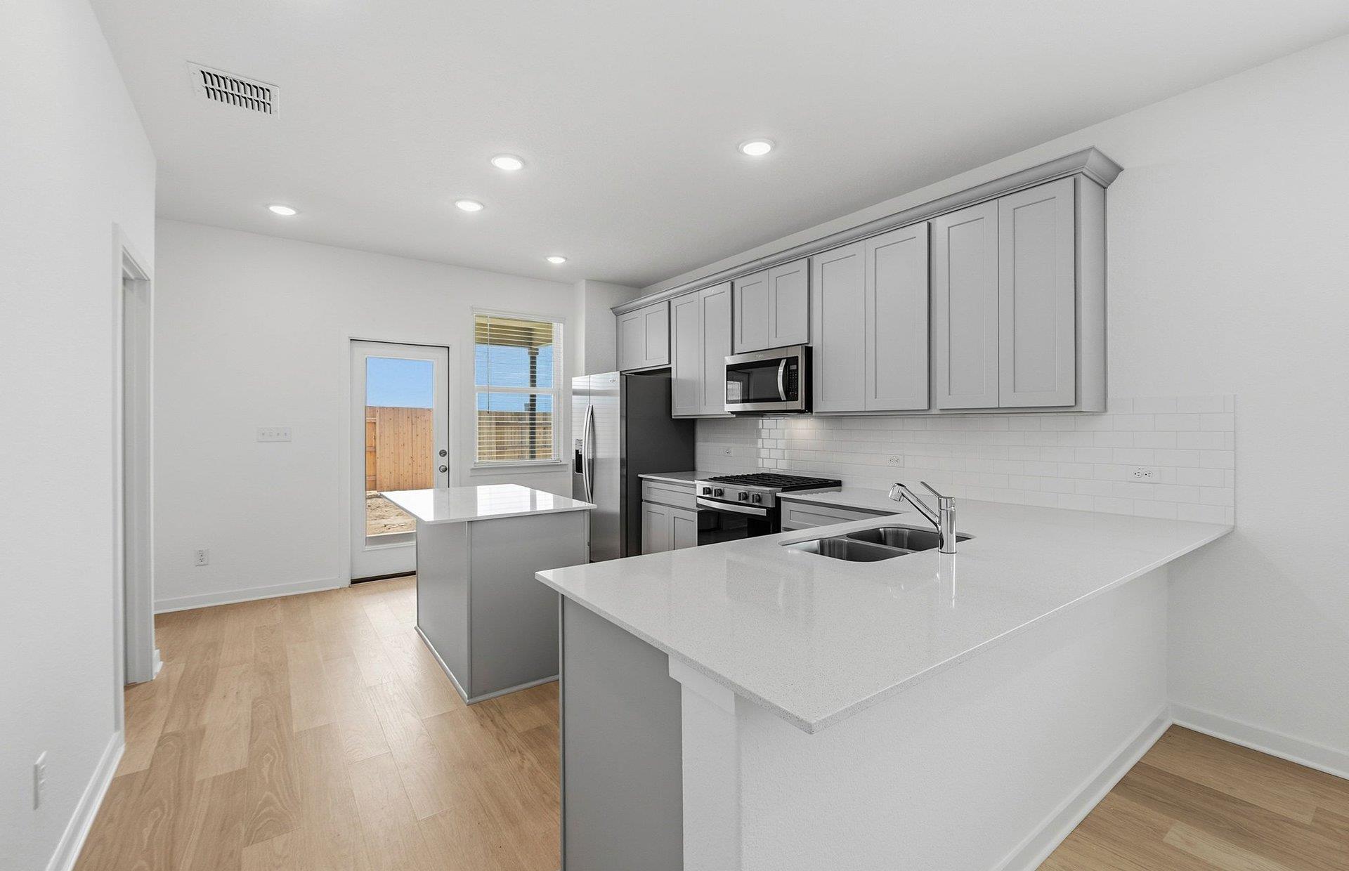 110 Golden Bell WAY — photo 4