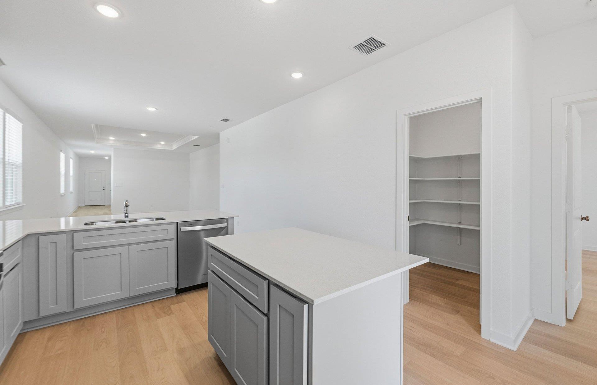 110 Golden Bell WAY — photo 5