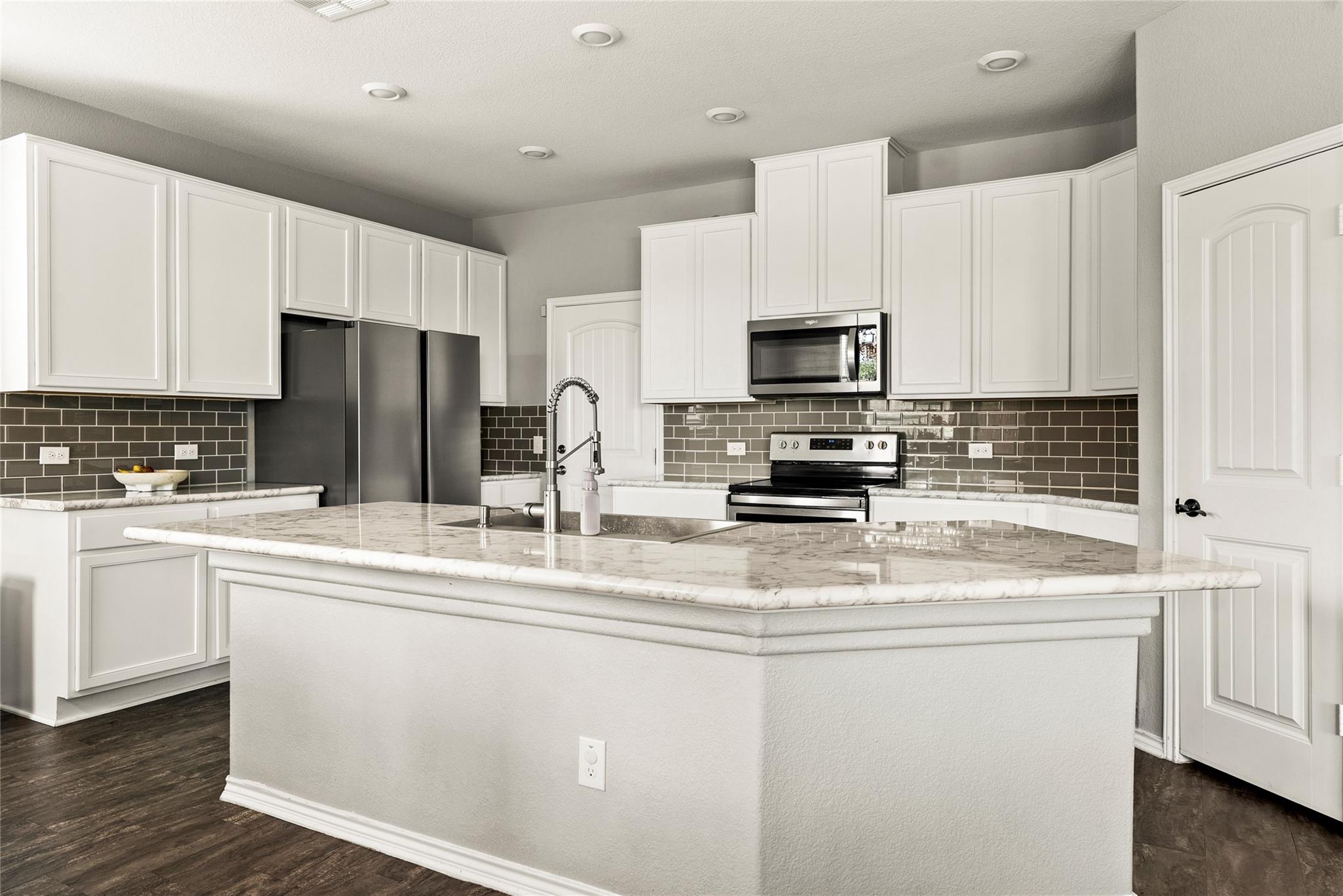 214 Saranac DR — photo 4