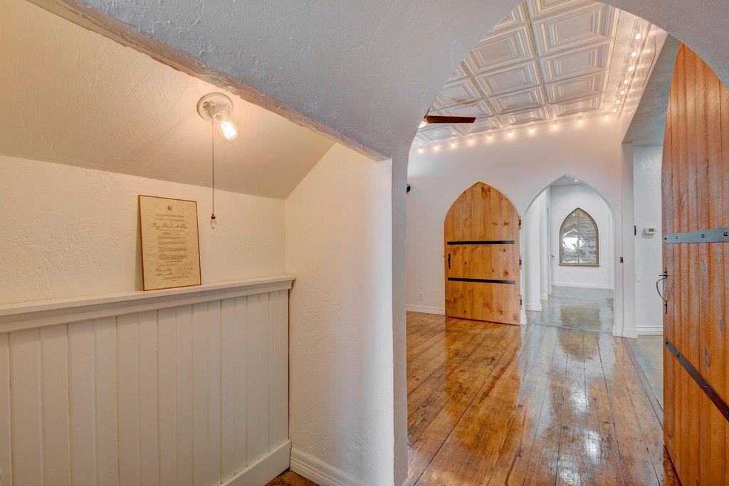 503 Neches ST — photo 3