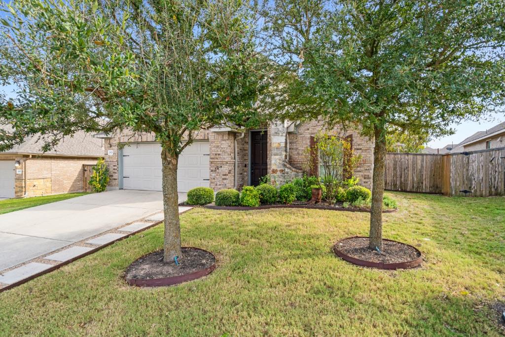 2923 Bluffstone DR — photo 3