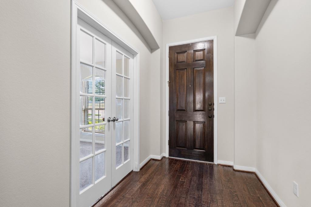 2923 Bluffstone DR — photo 4