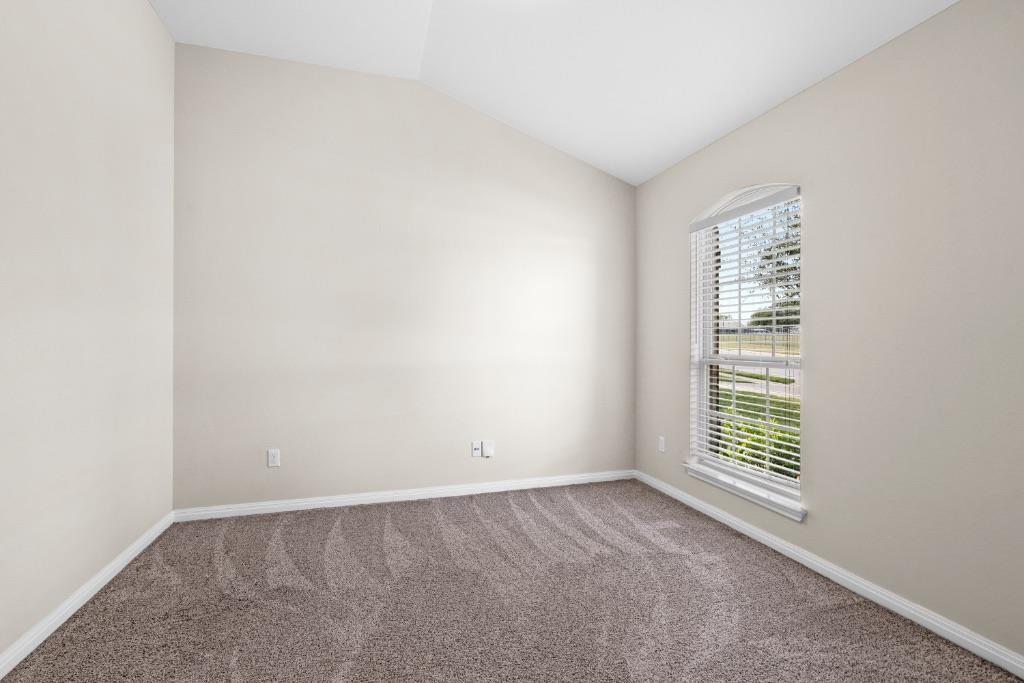 2923 Bluffstone DR — photo 5