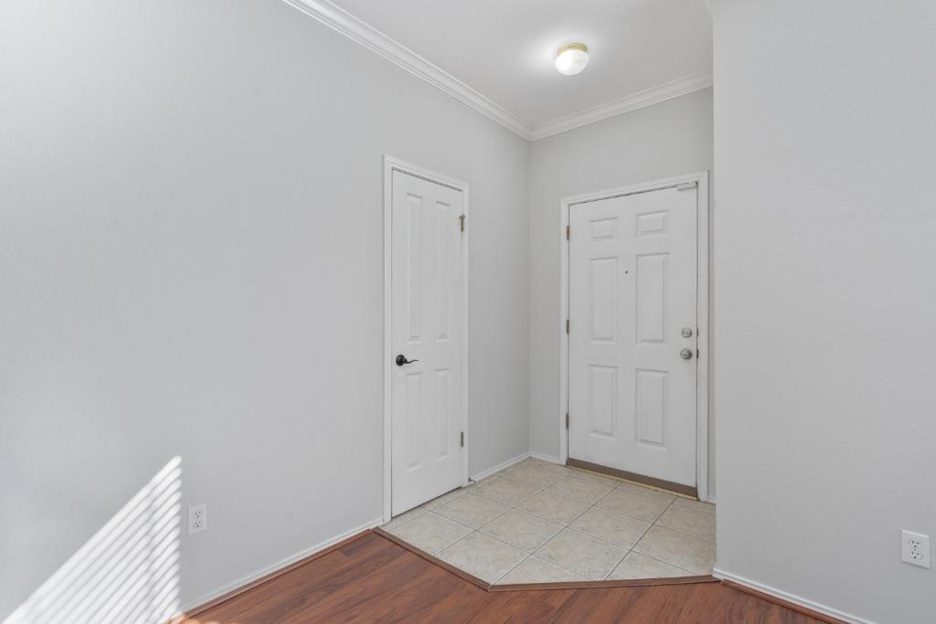 120 Brazos LN — photo 3