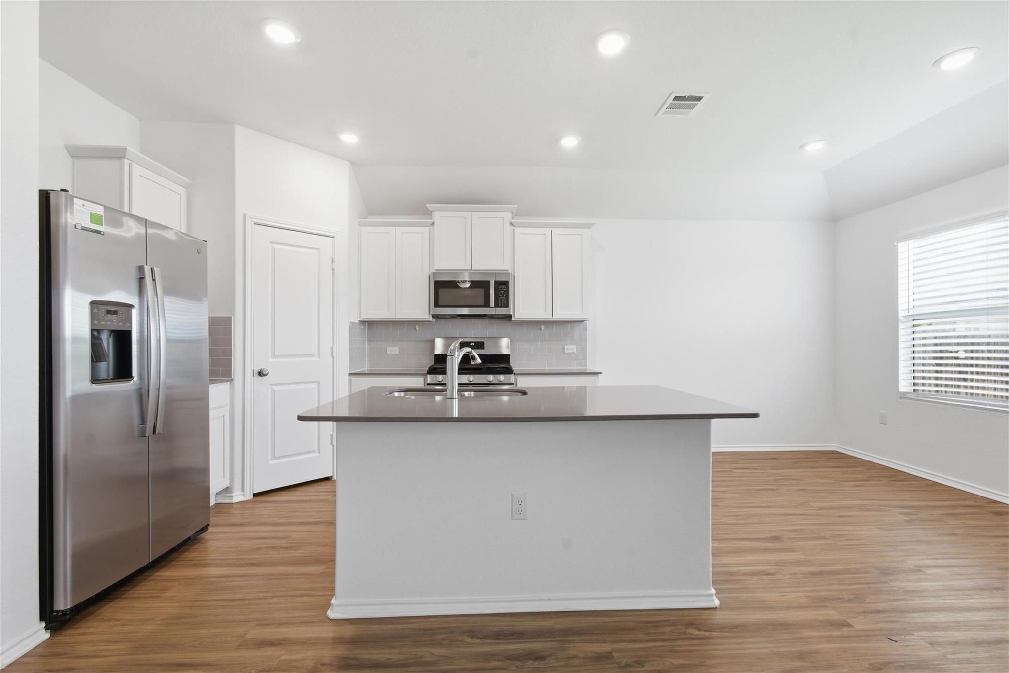 10537 Steinbeck DR — photo 3
