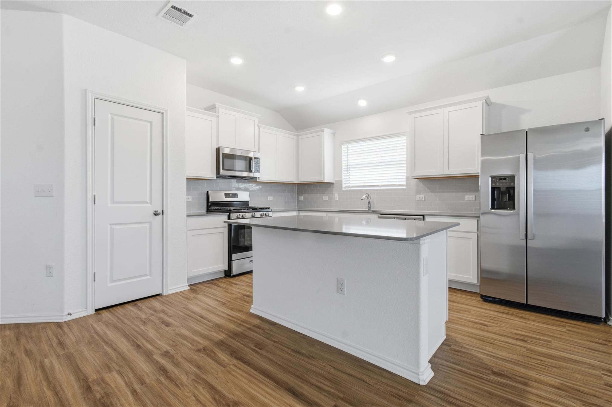 10525 Steinbeck DR — photo 4