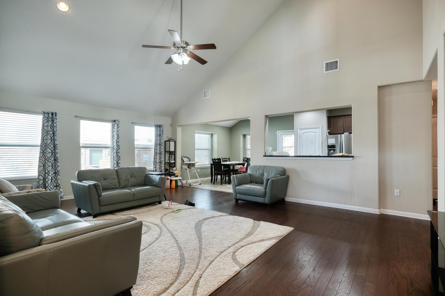413 Alsatian LN — photo 3
