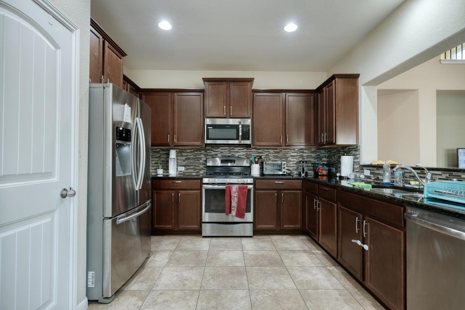 413 Alsatian LN — photo 5