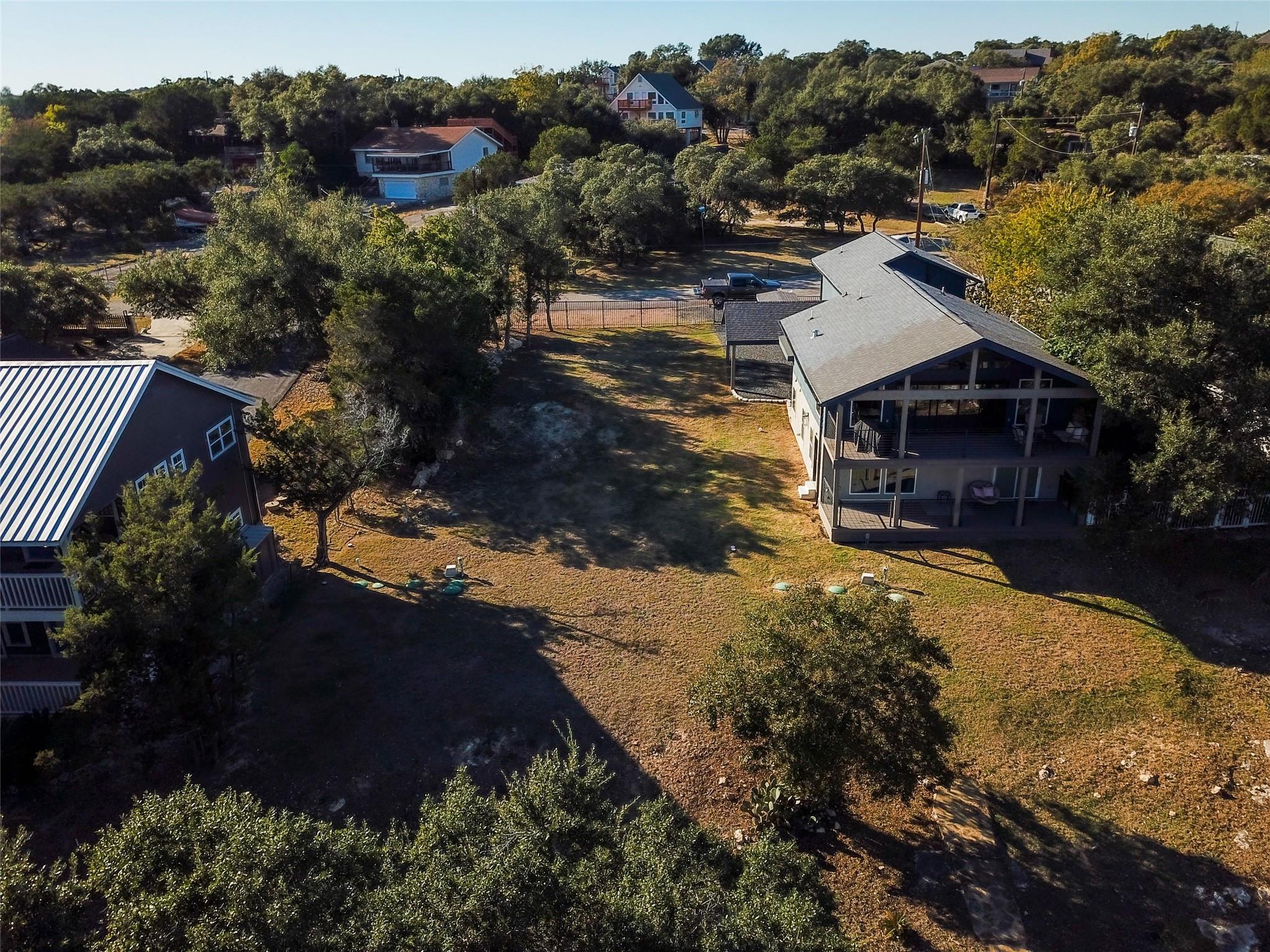 864 Lakebreeze DR — photo 3