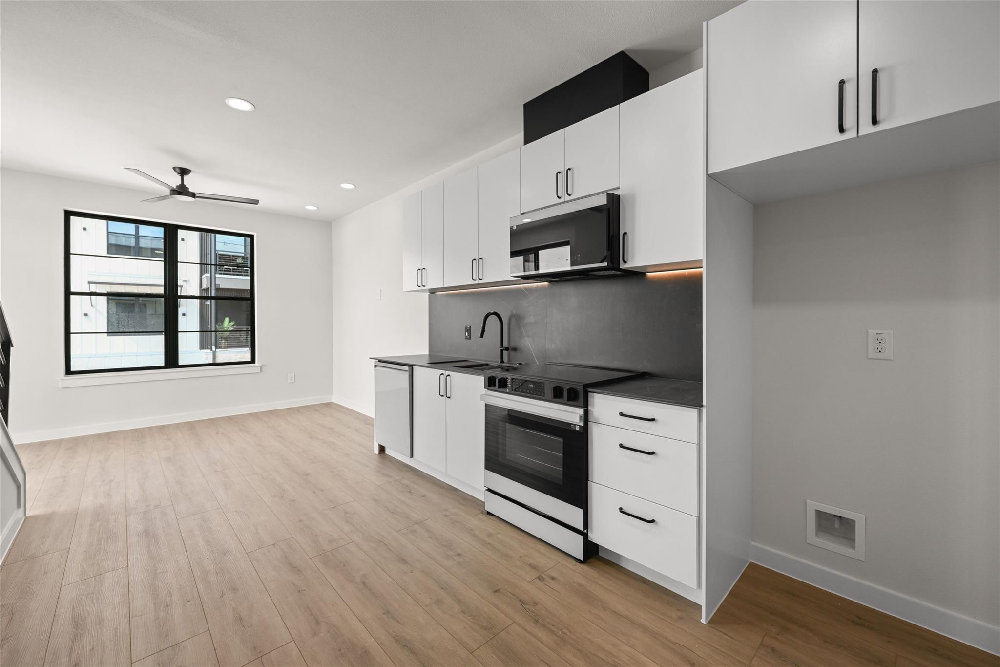 634 Central PKWY #1201 — photo 4