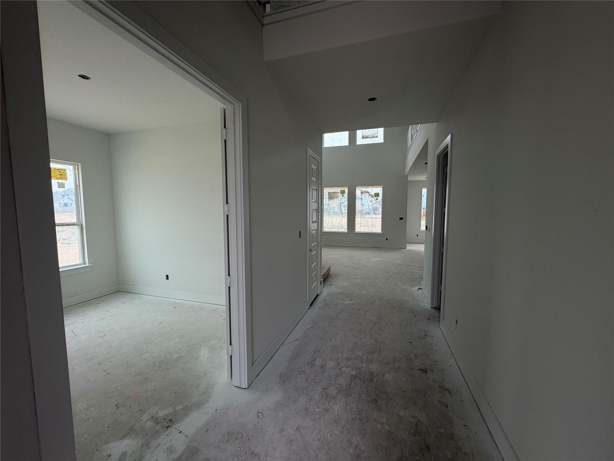 121 Clancy DR — photo 3
