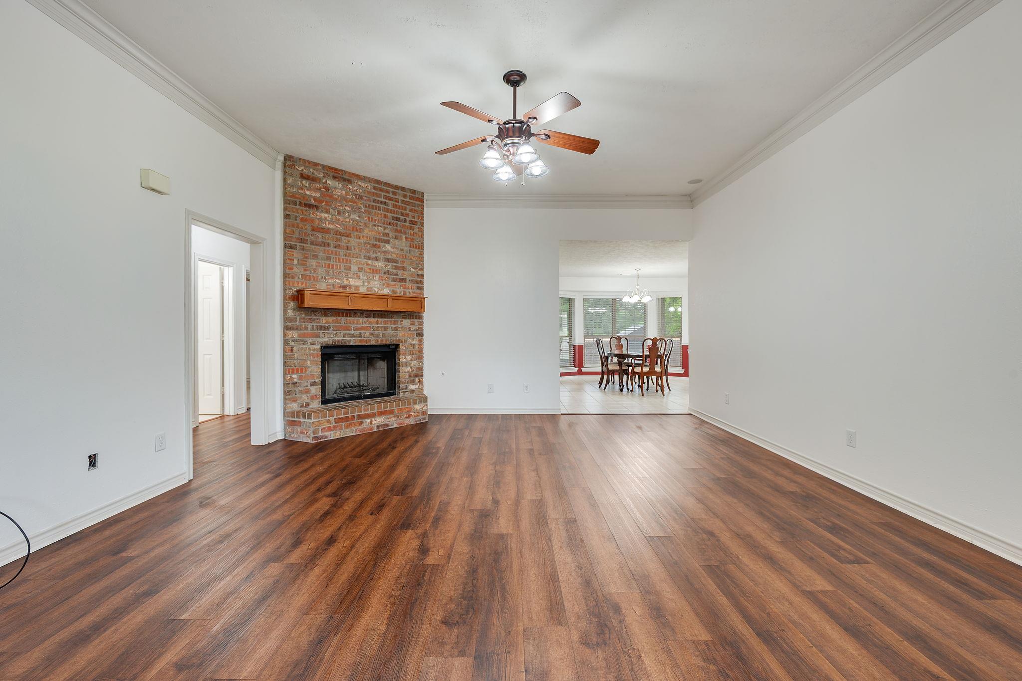 1521 Strasburg CIR — photo 4