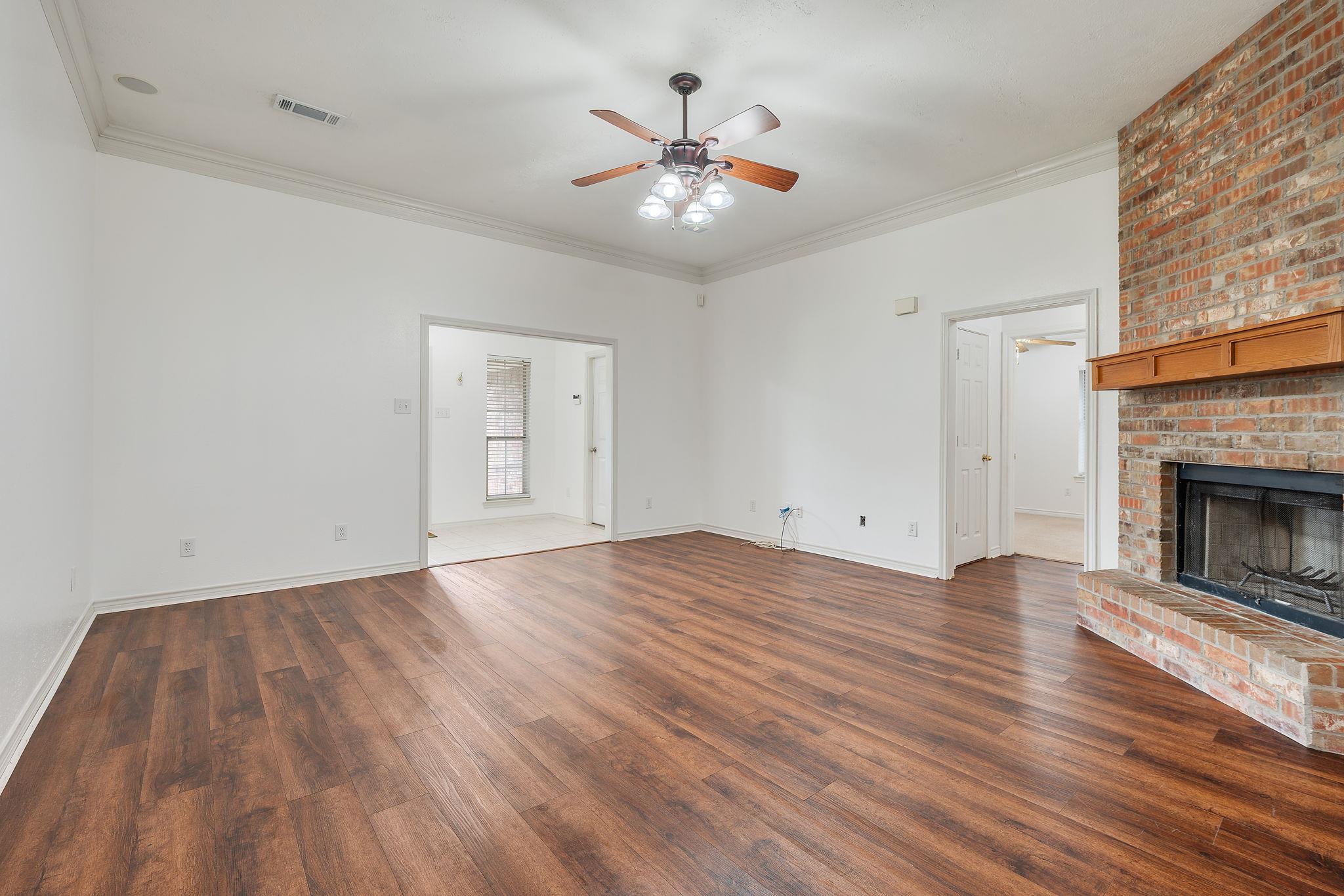 1521 Strasburg CIR — photo 5
