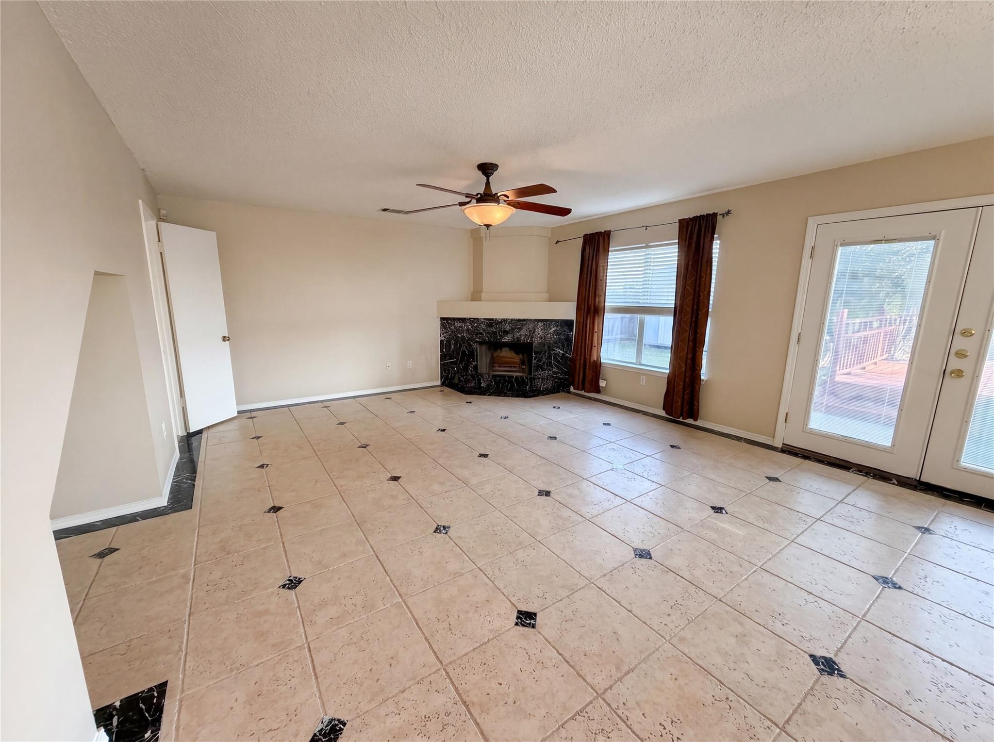 2727 High Point DR — photo 3