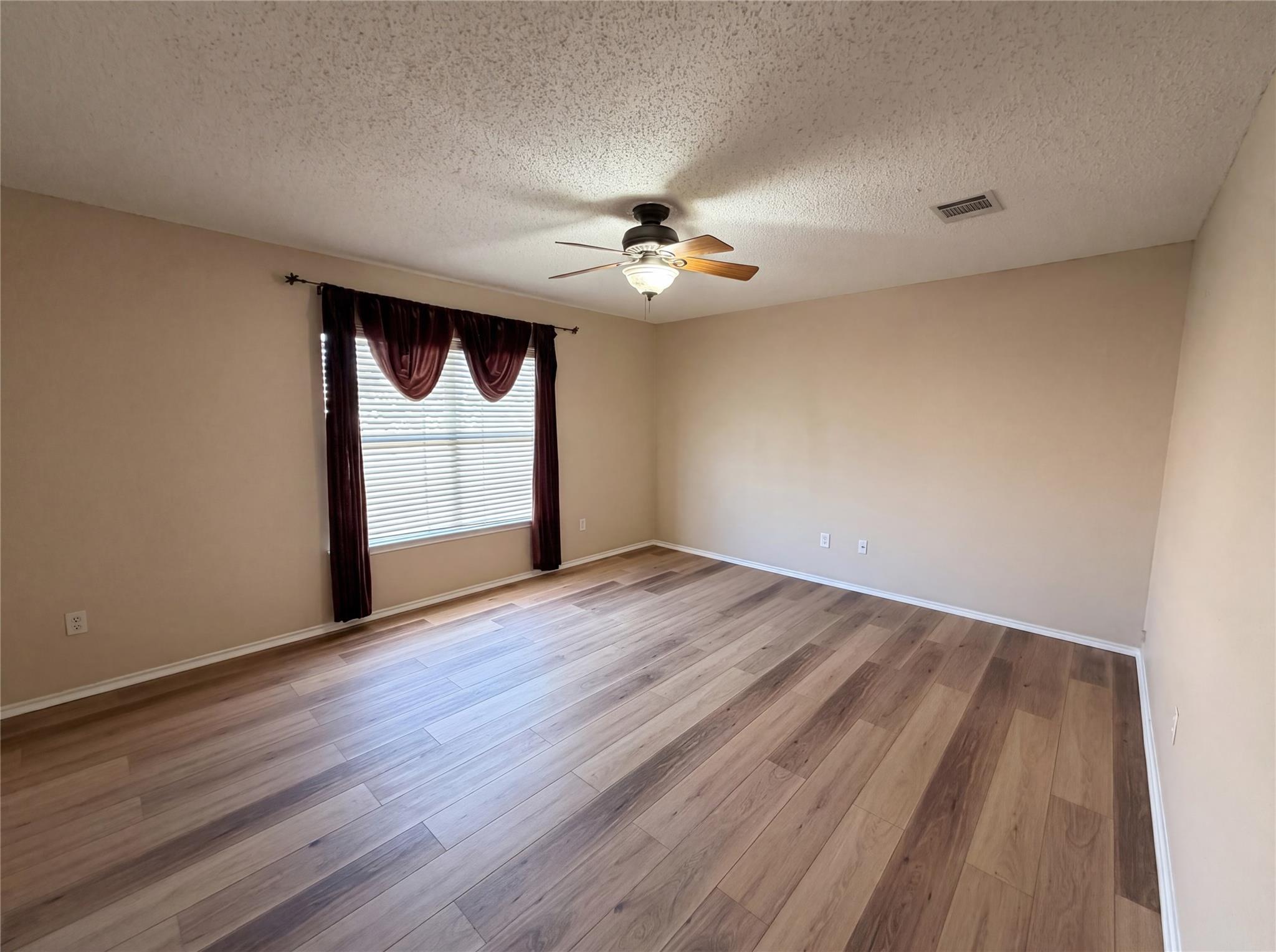 2727 High Point DR — photo 4