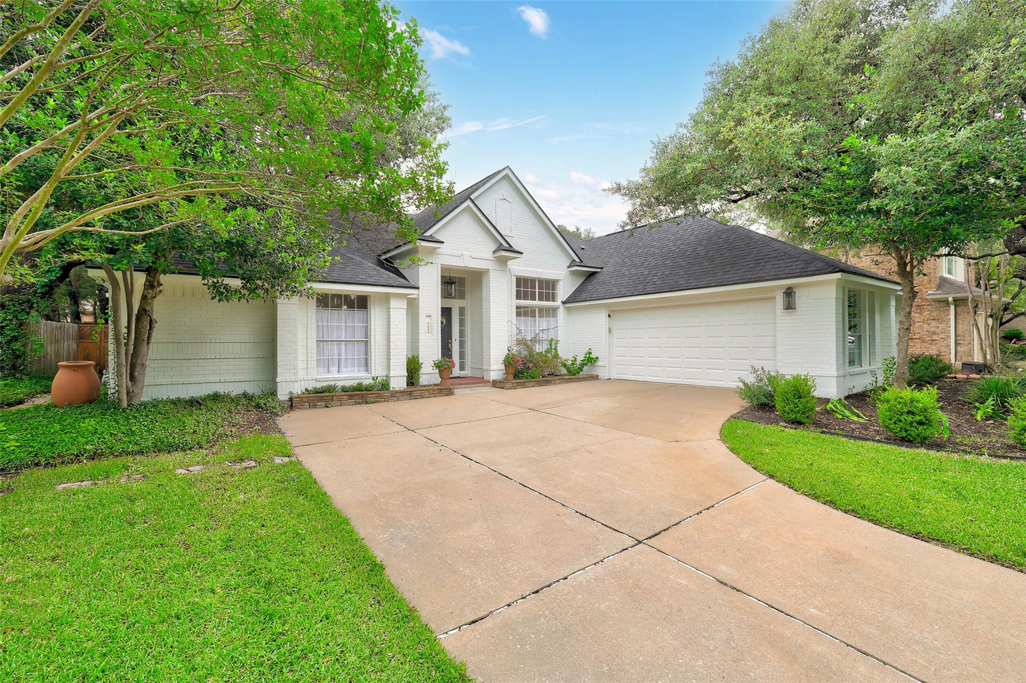 2025 Saint Andrews DR — photo 3