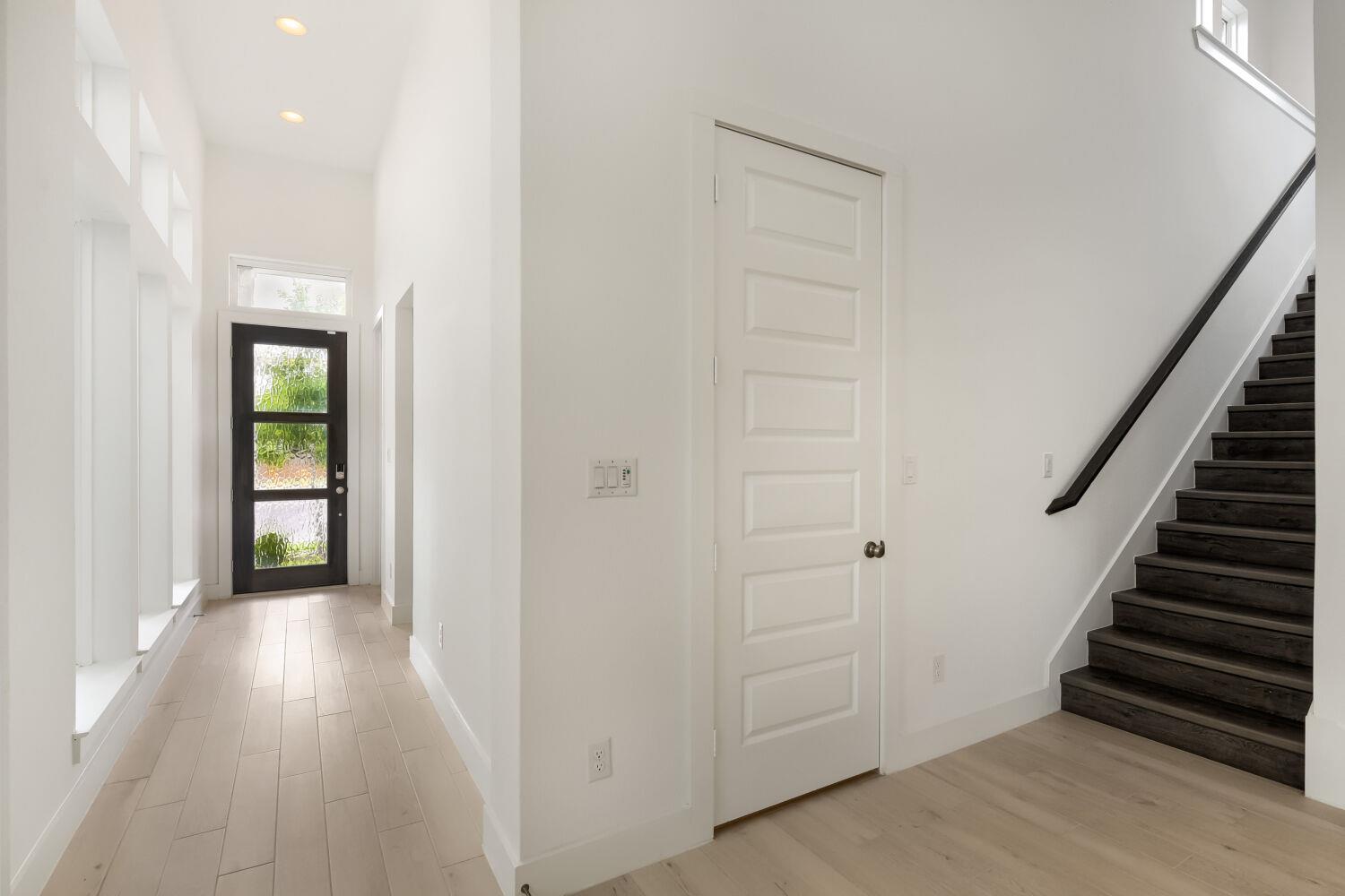 1505 Seeger DR — photo 3