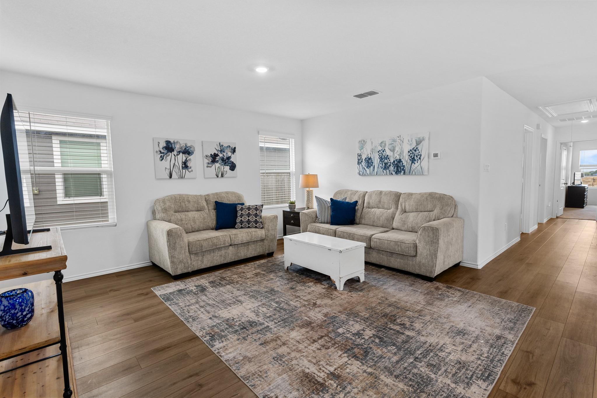 584 Commander Abbott DR — photo 5