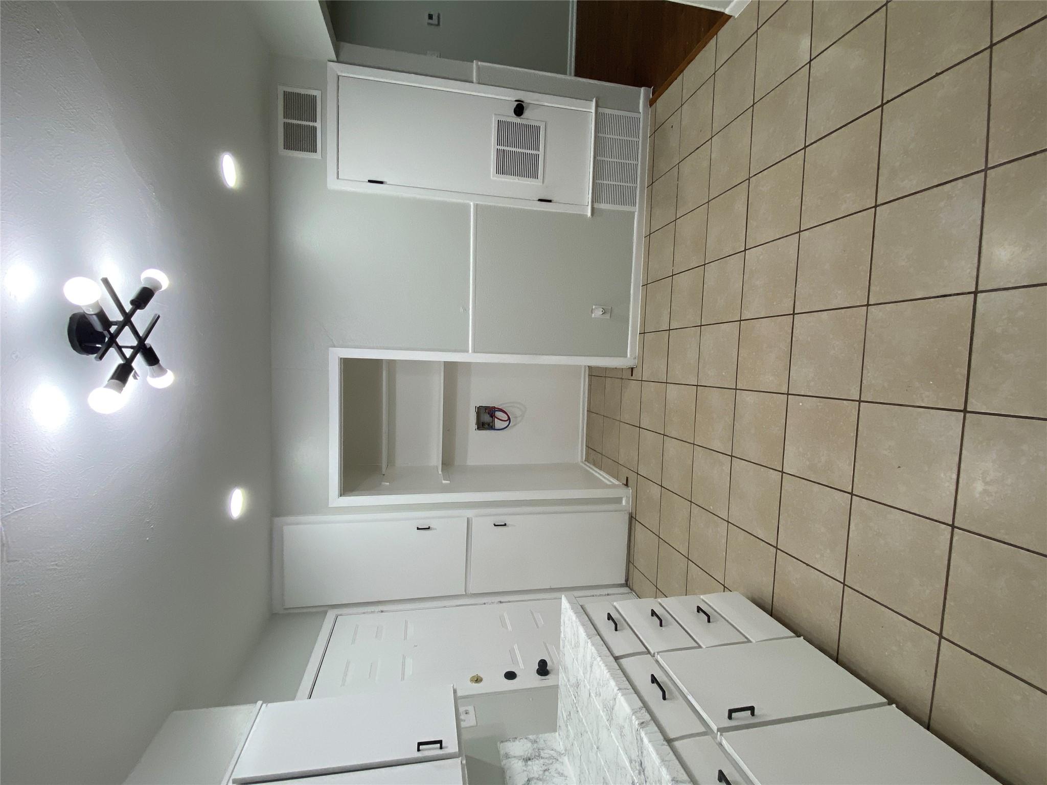 6805 Dubuque LN — photo 5