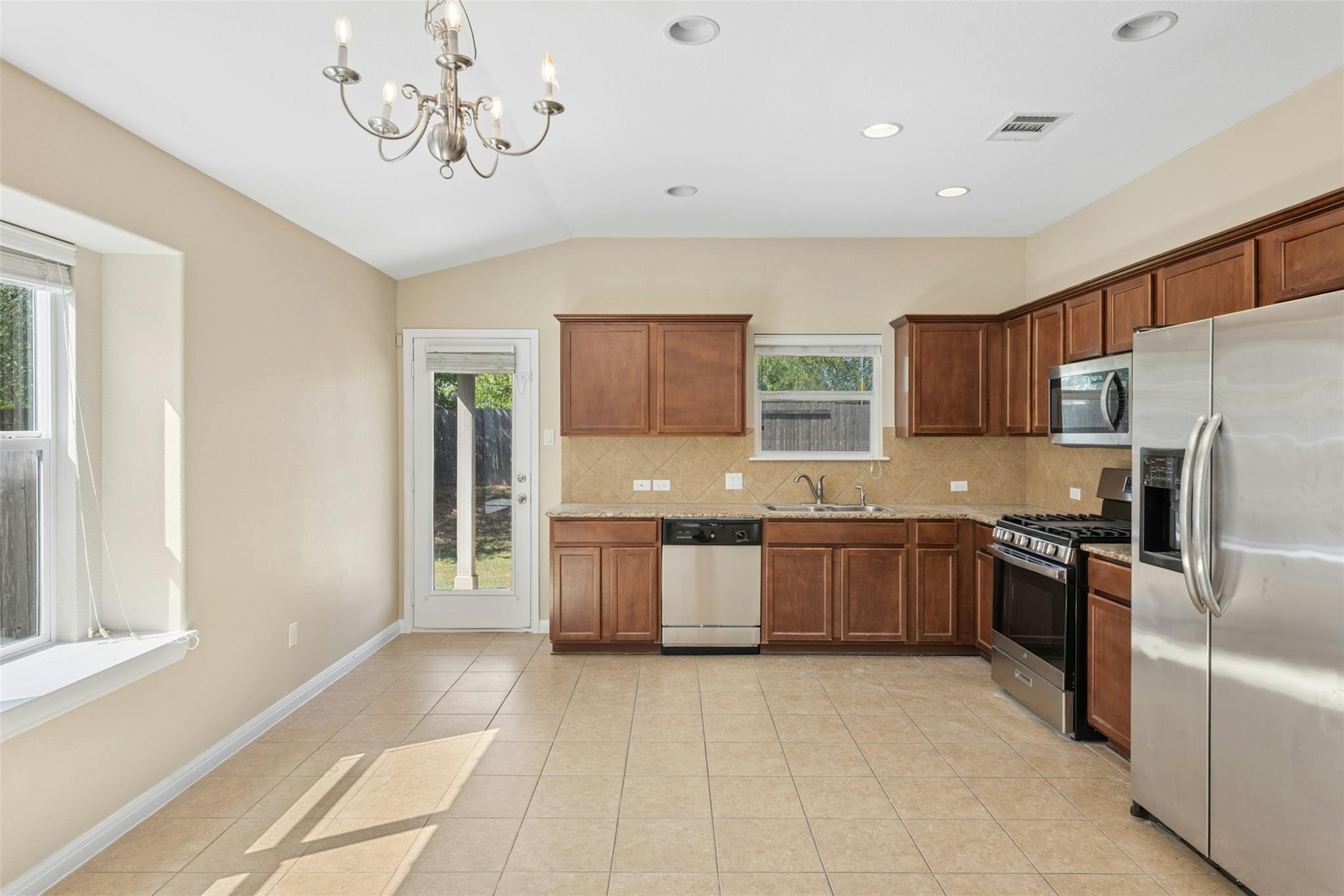305 Verano DR — photo 4