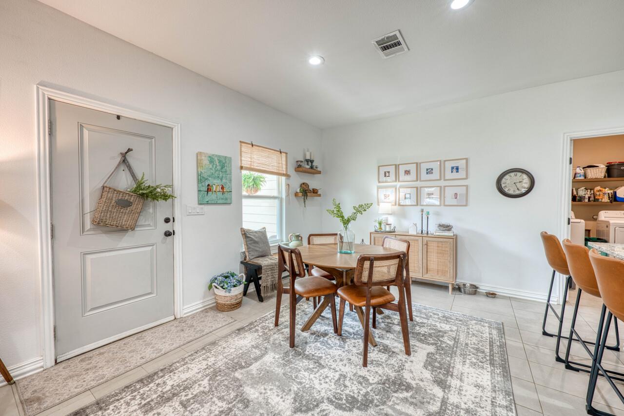 2210 McArthur Ave — photo 4