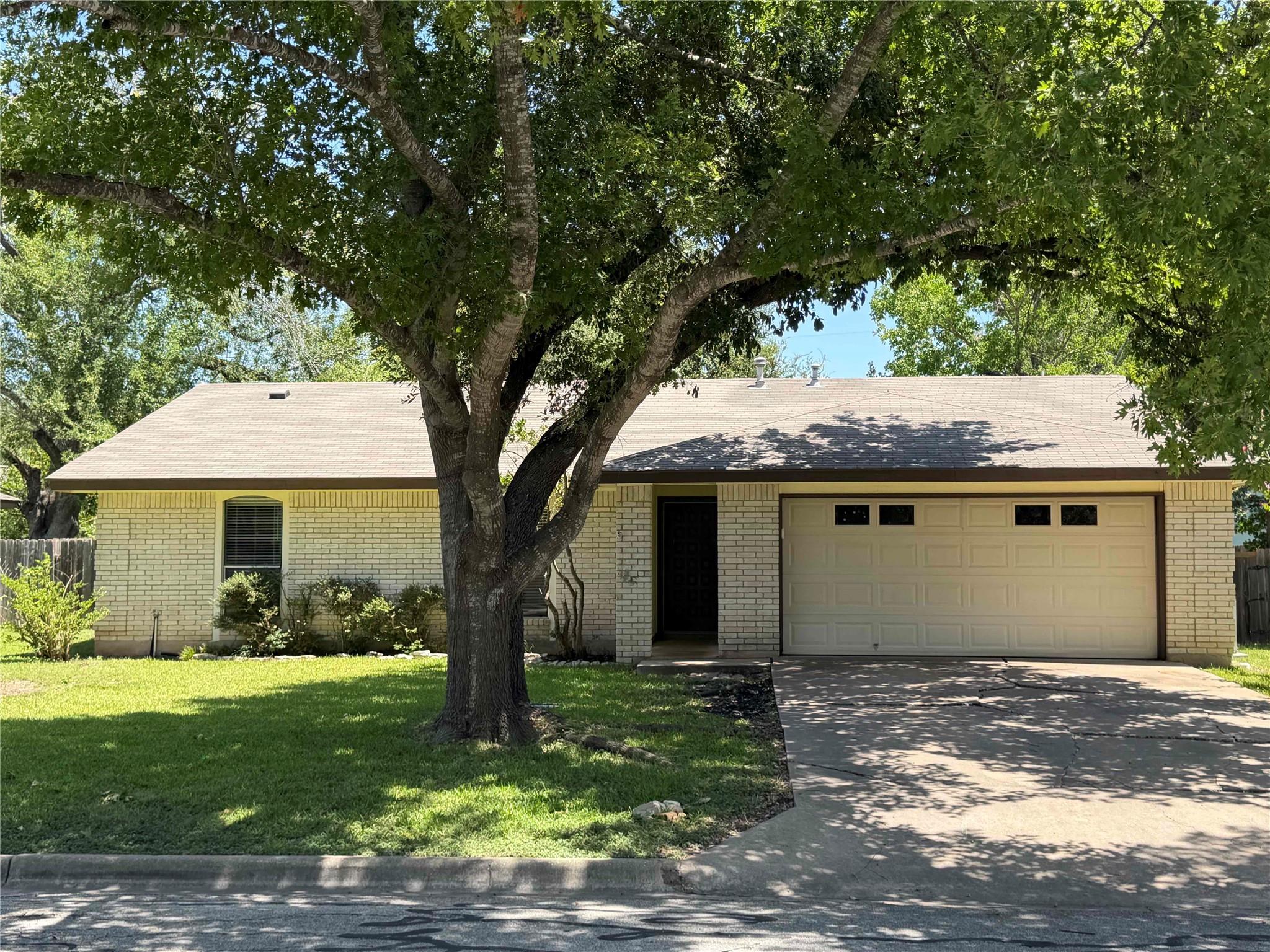 606 Brookhollow DR — photo 3
