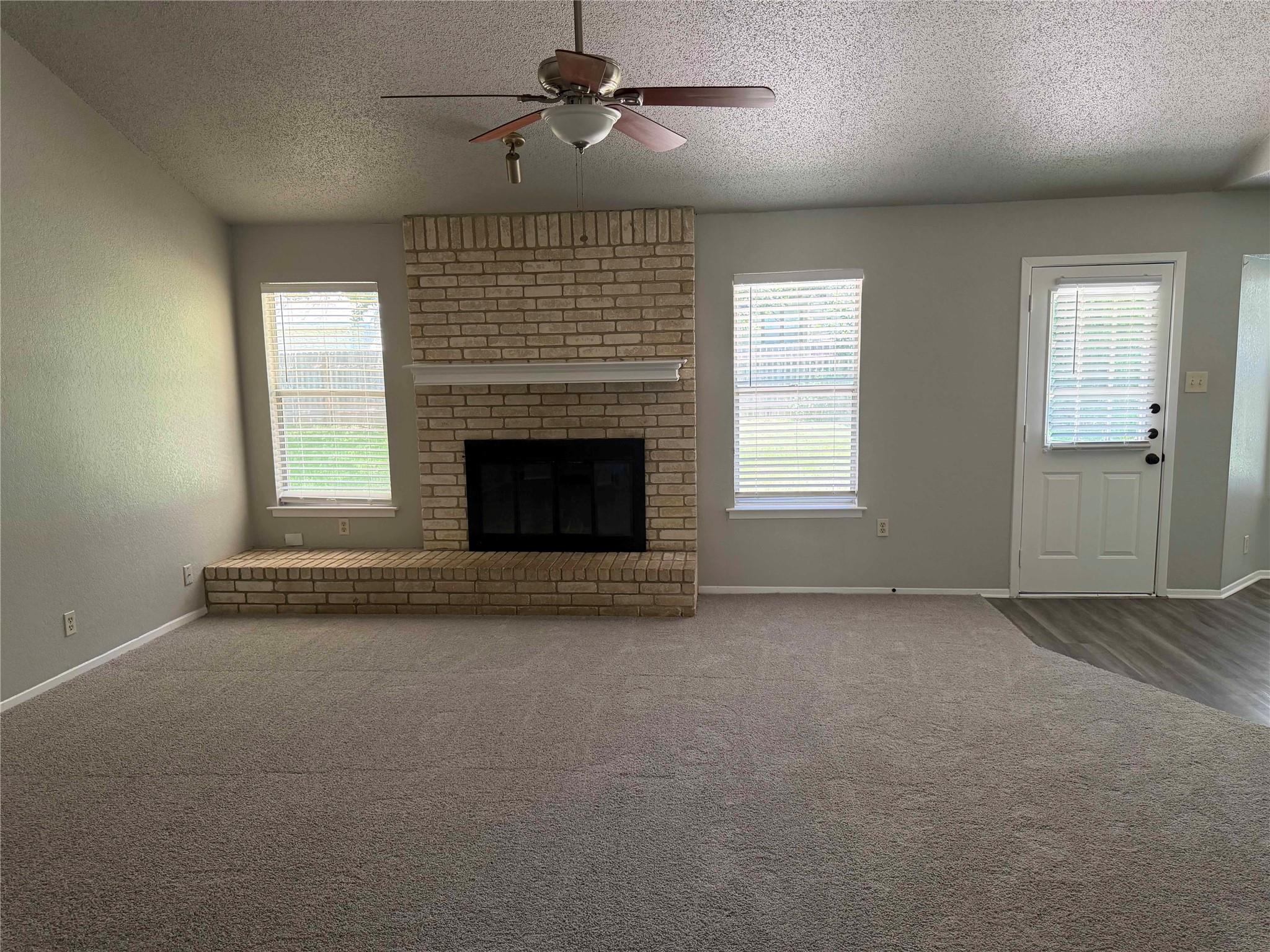 606 Brookhollow DR — photo 4