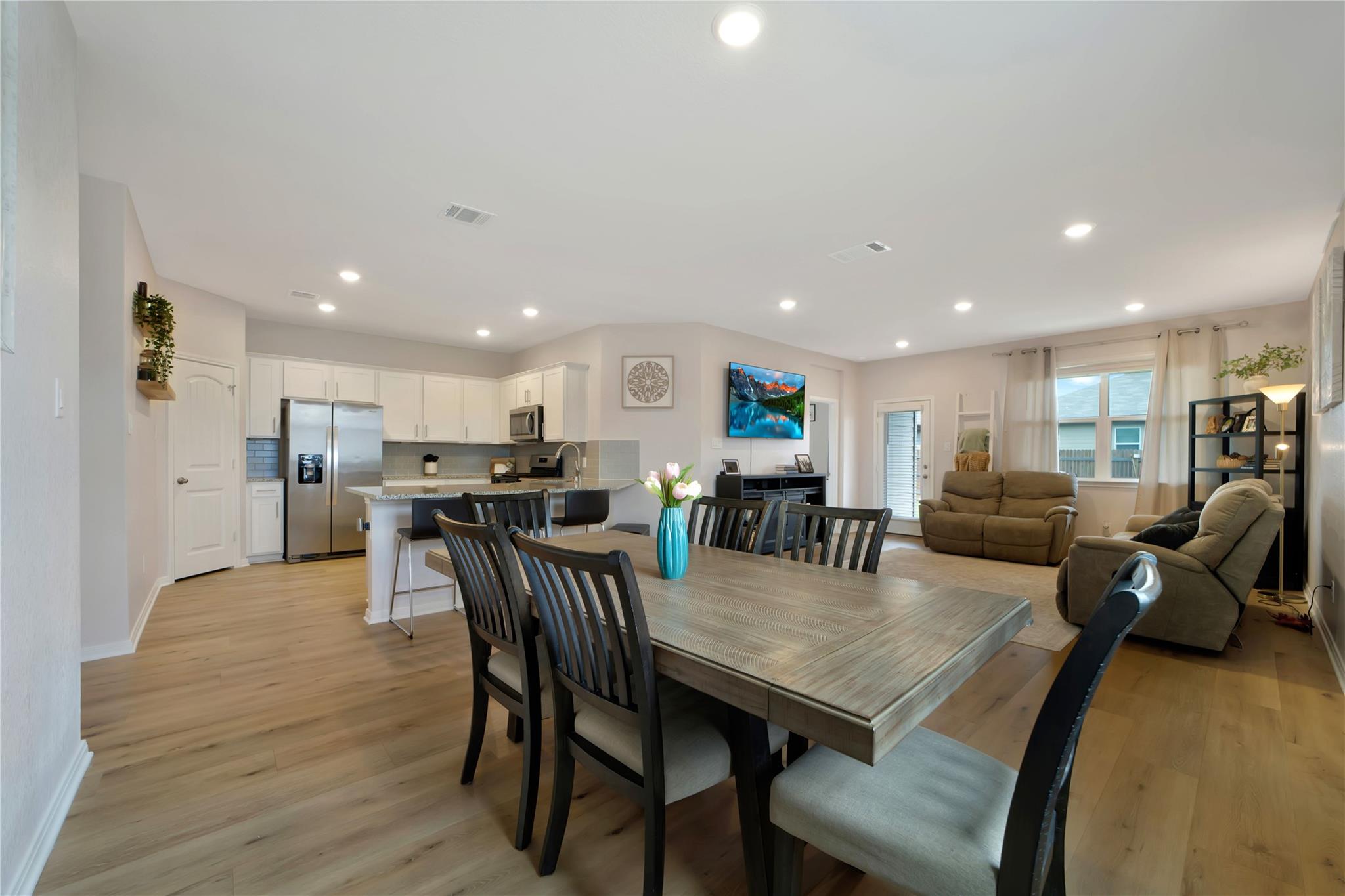 141 Medinah LN — photo 3