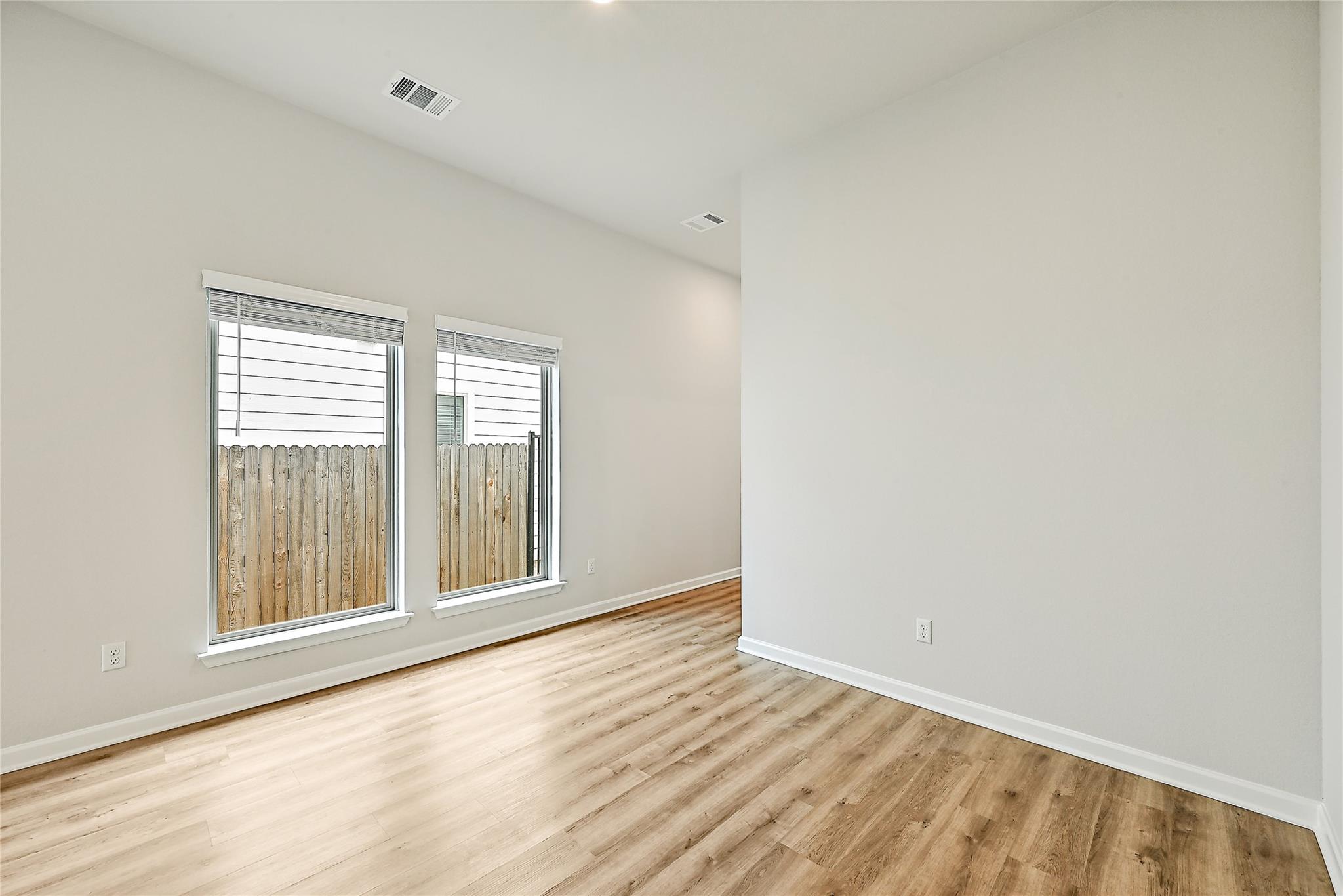 305 Banyon DR — photo 5