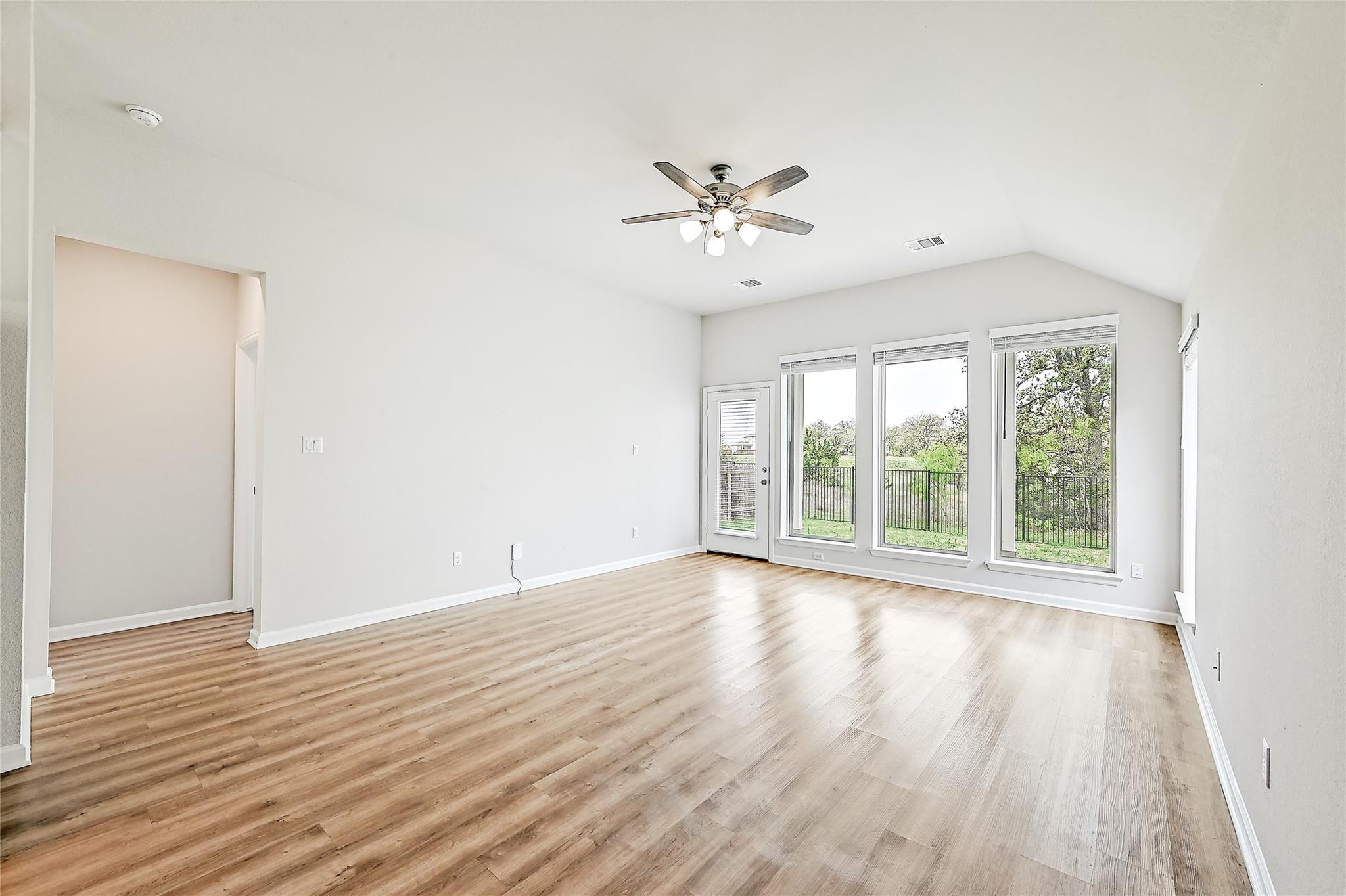 305 Banyon DR — photo 3