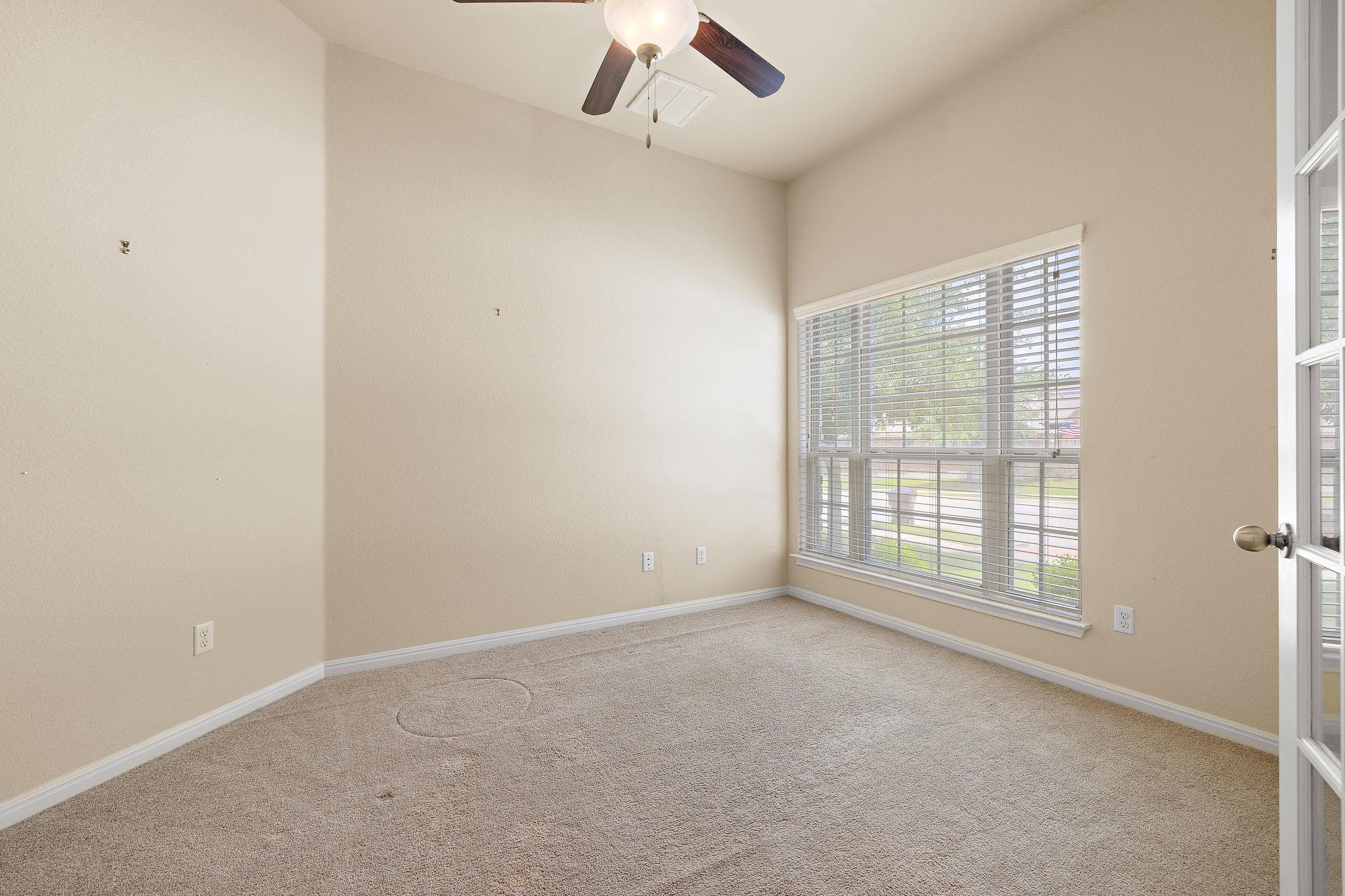 221 Loch Lomond ST — photo 5