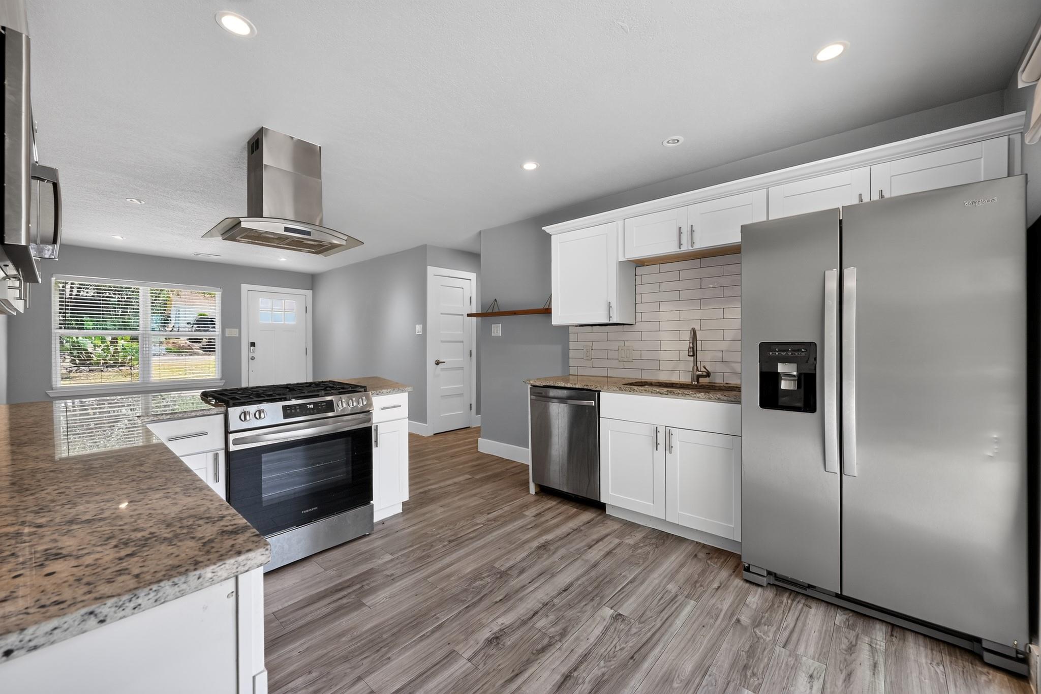 2321 Lakehurst DR — photo 3