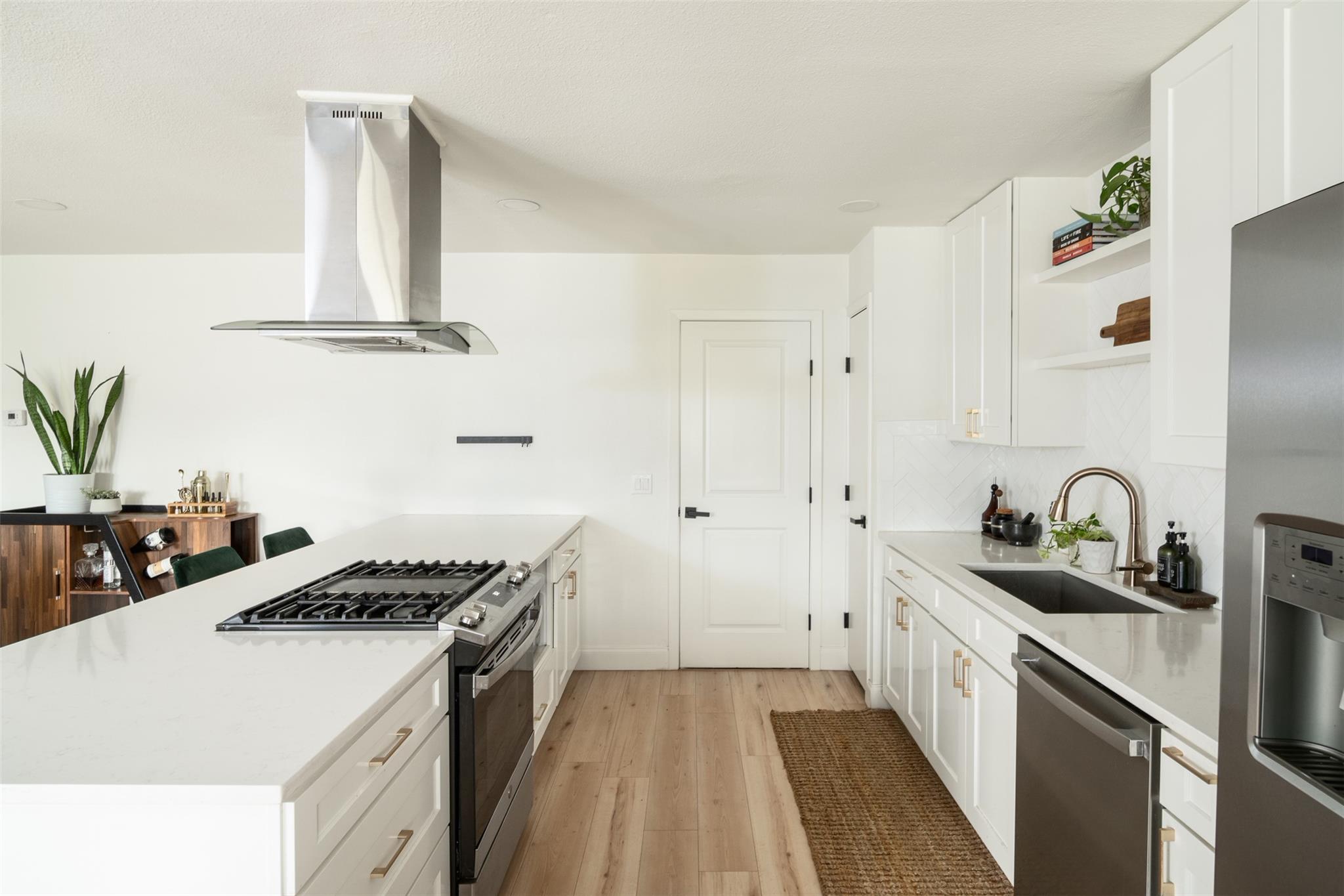 304 Skyloop DR — photo 3