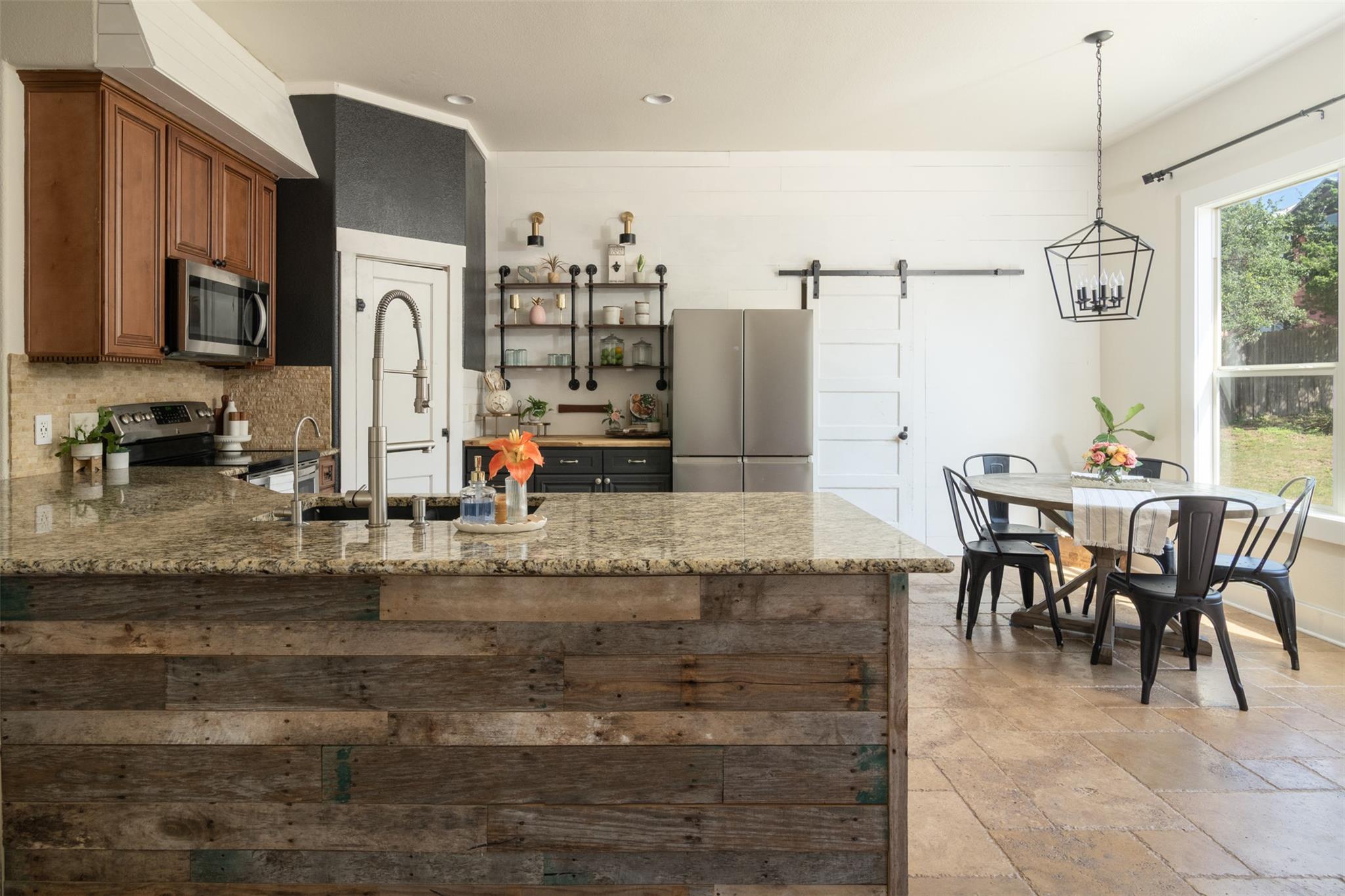 901 Panorama DR — photo 3