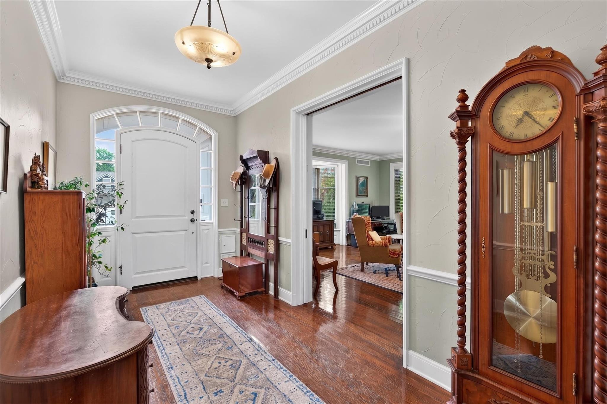 437 Craig ST — photo 3