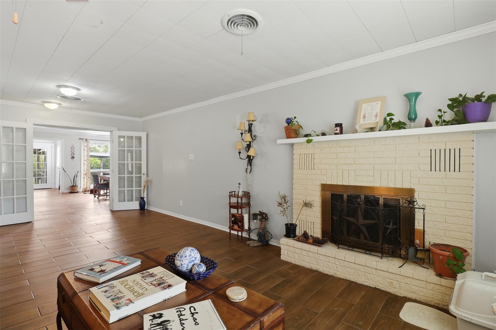 241 Hilltop DR — photo 4
