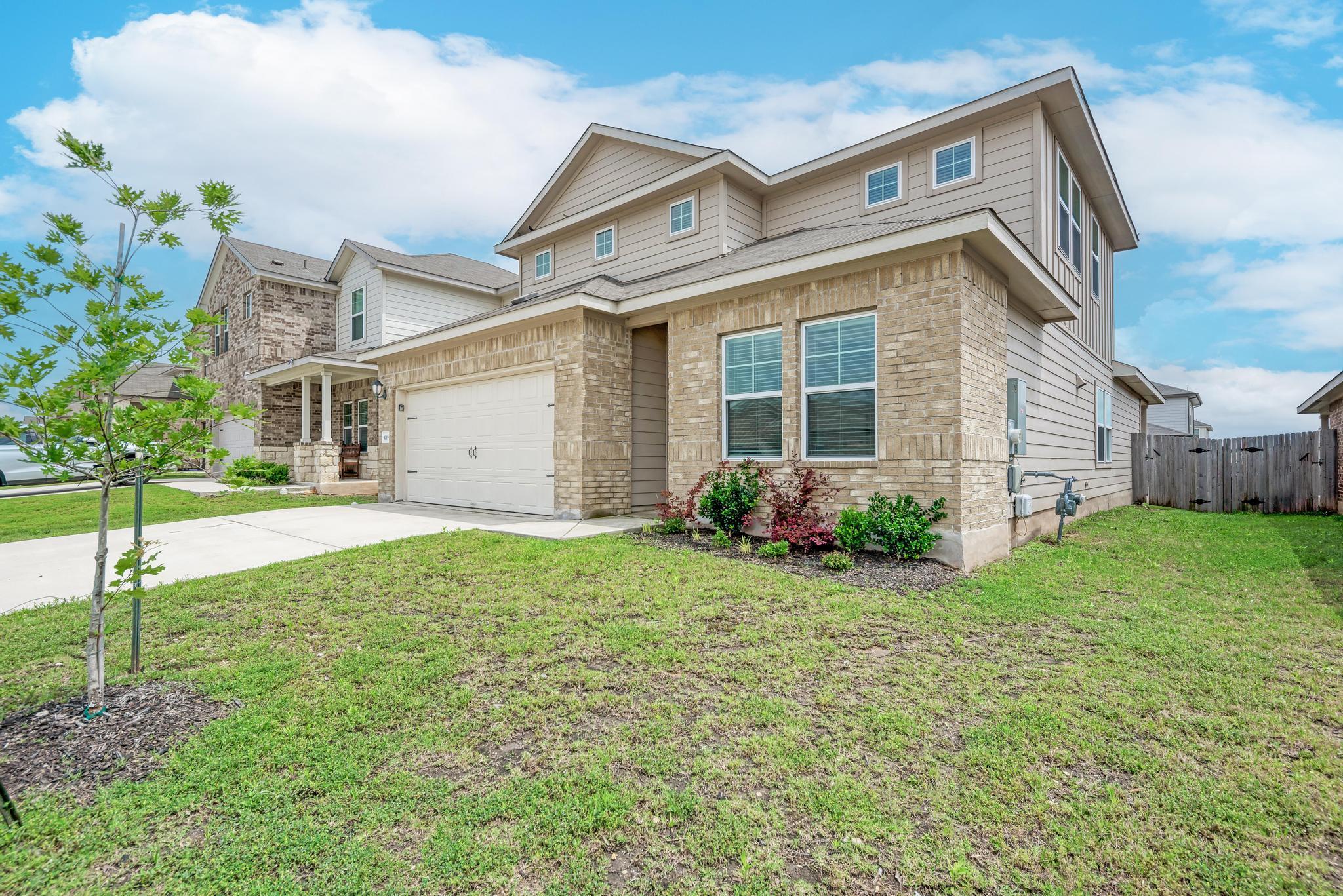 1019 Round Bale RD — photo 3