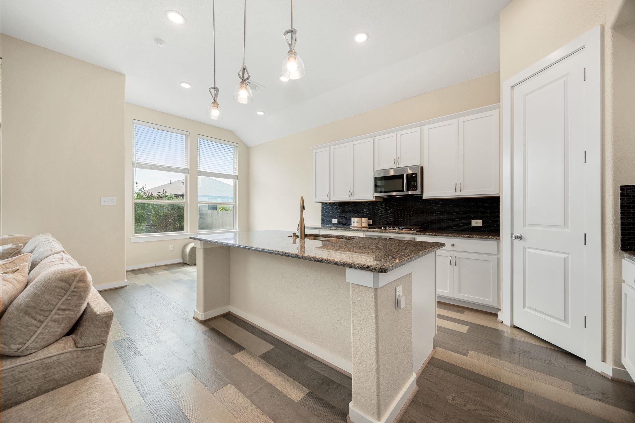 6633 Verona PL — photo 4