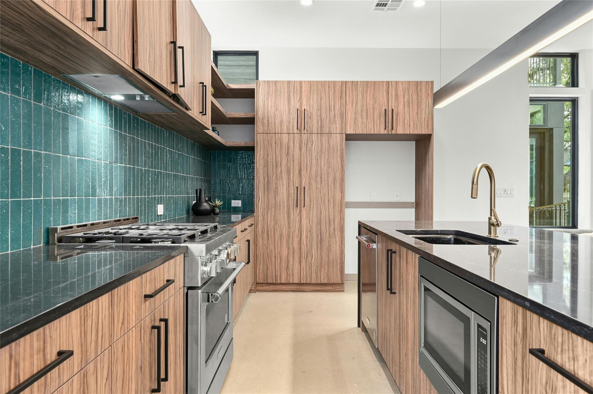 219 Lessin LN #Unit 6 — photo 3