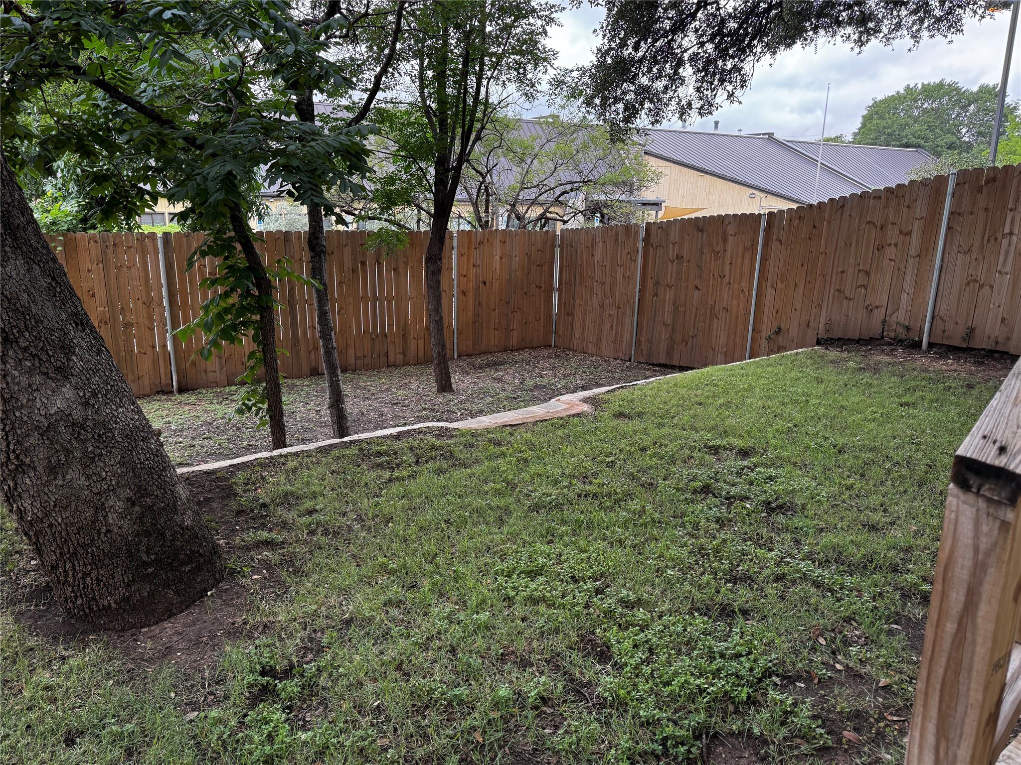 2842 Shoal Crest Ave — photo 5